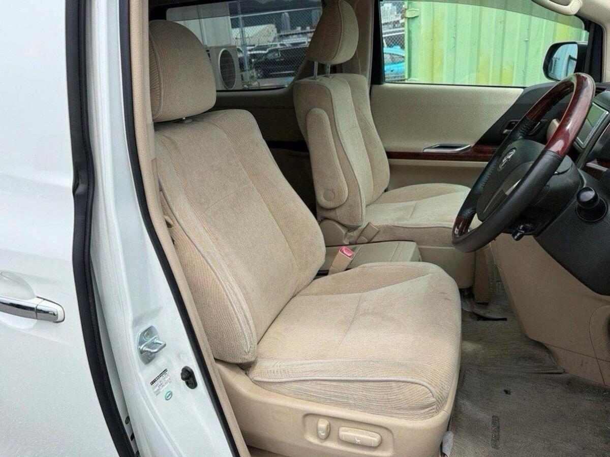 Toyota Vellfire view 9