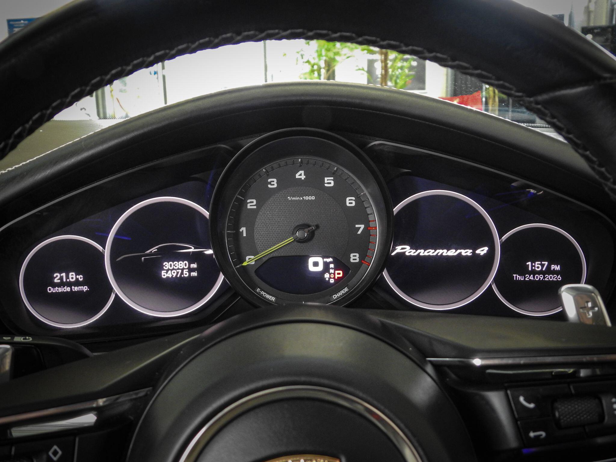 Porsche Panamera view 32