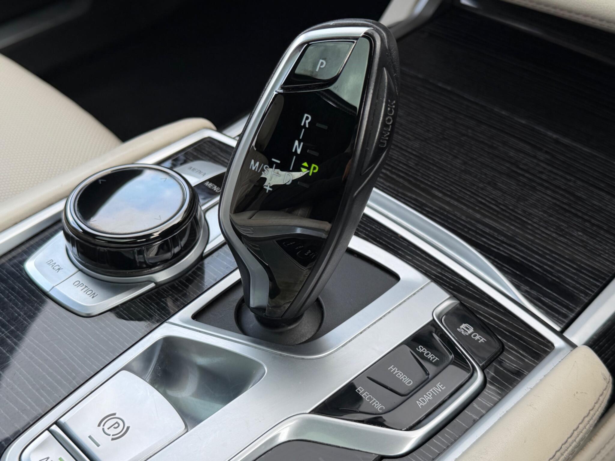 BMW 7 Series view 44