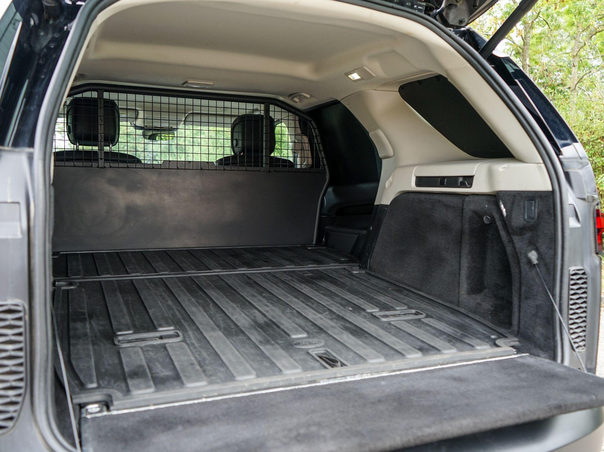 Land Rover Discovery 3 view 23