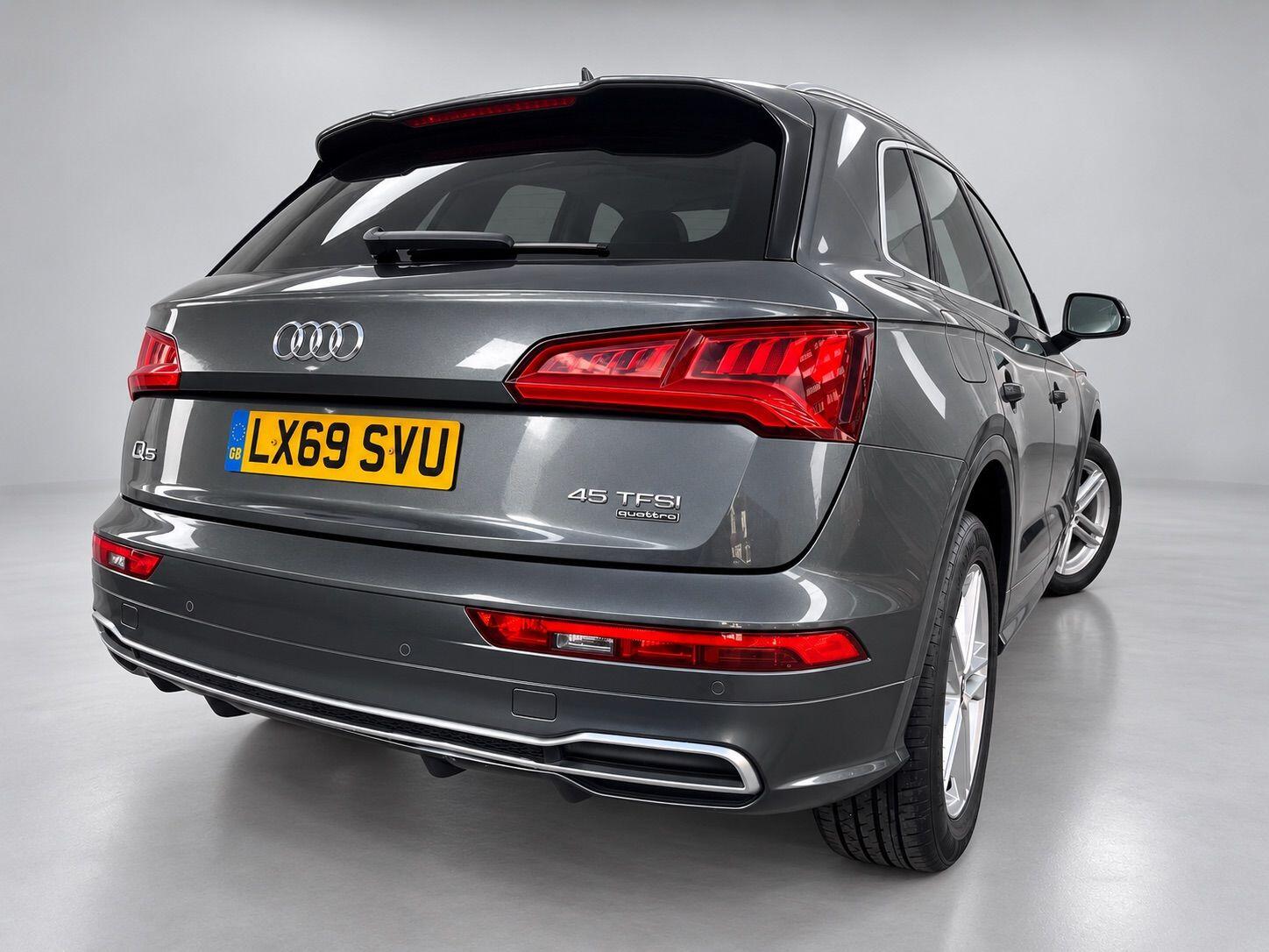 Audi Q5 view 15