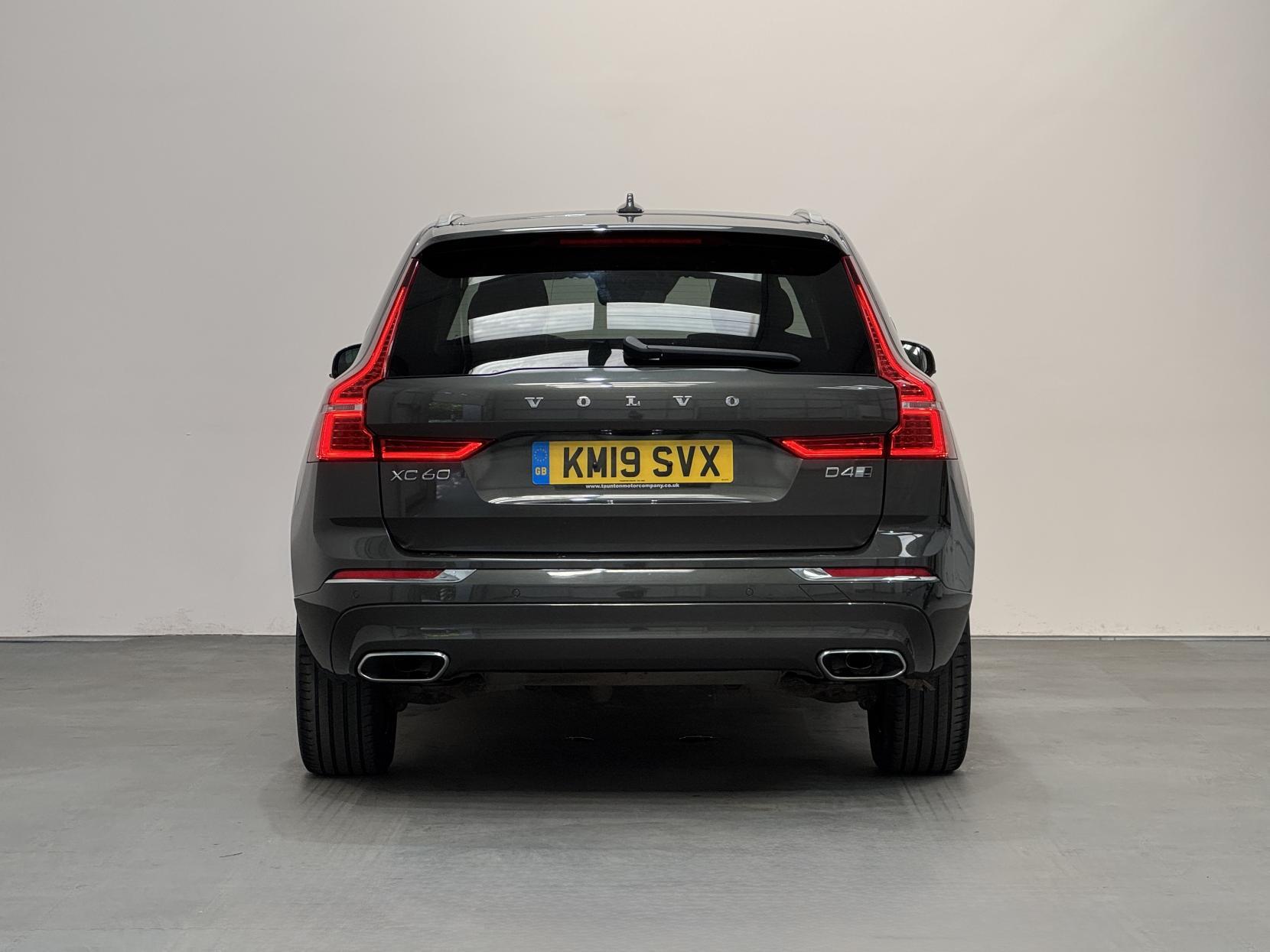 Volvo XC60 view 8