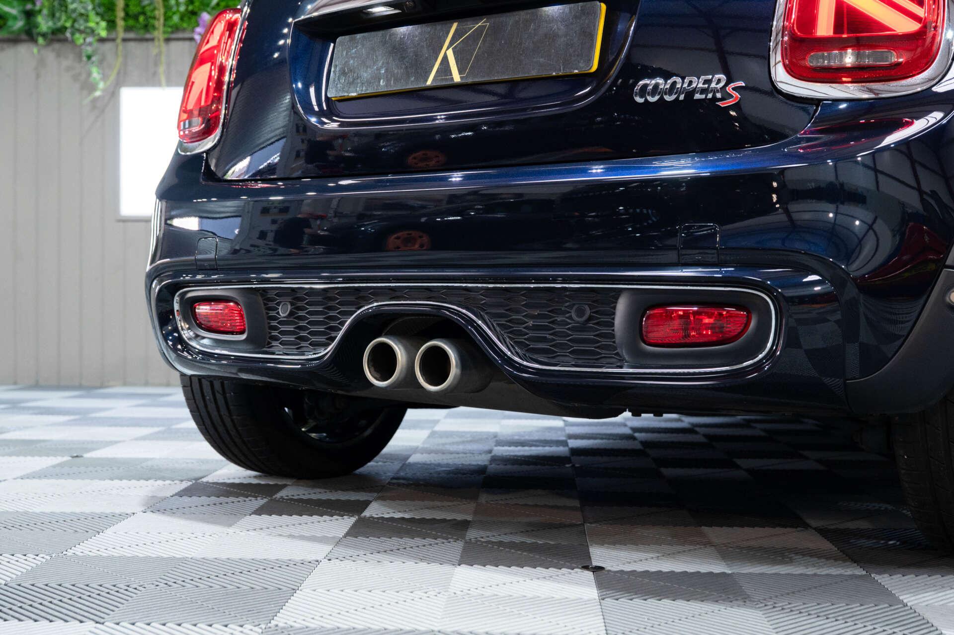 Mini Convertible view 36