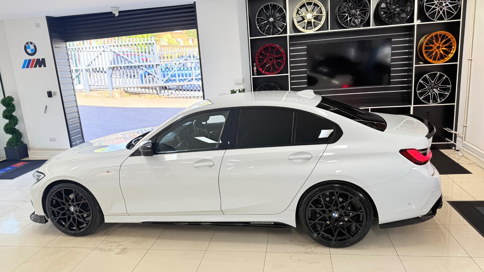 BMW 3 Series view 31