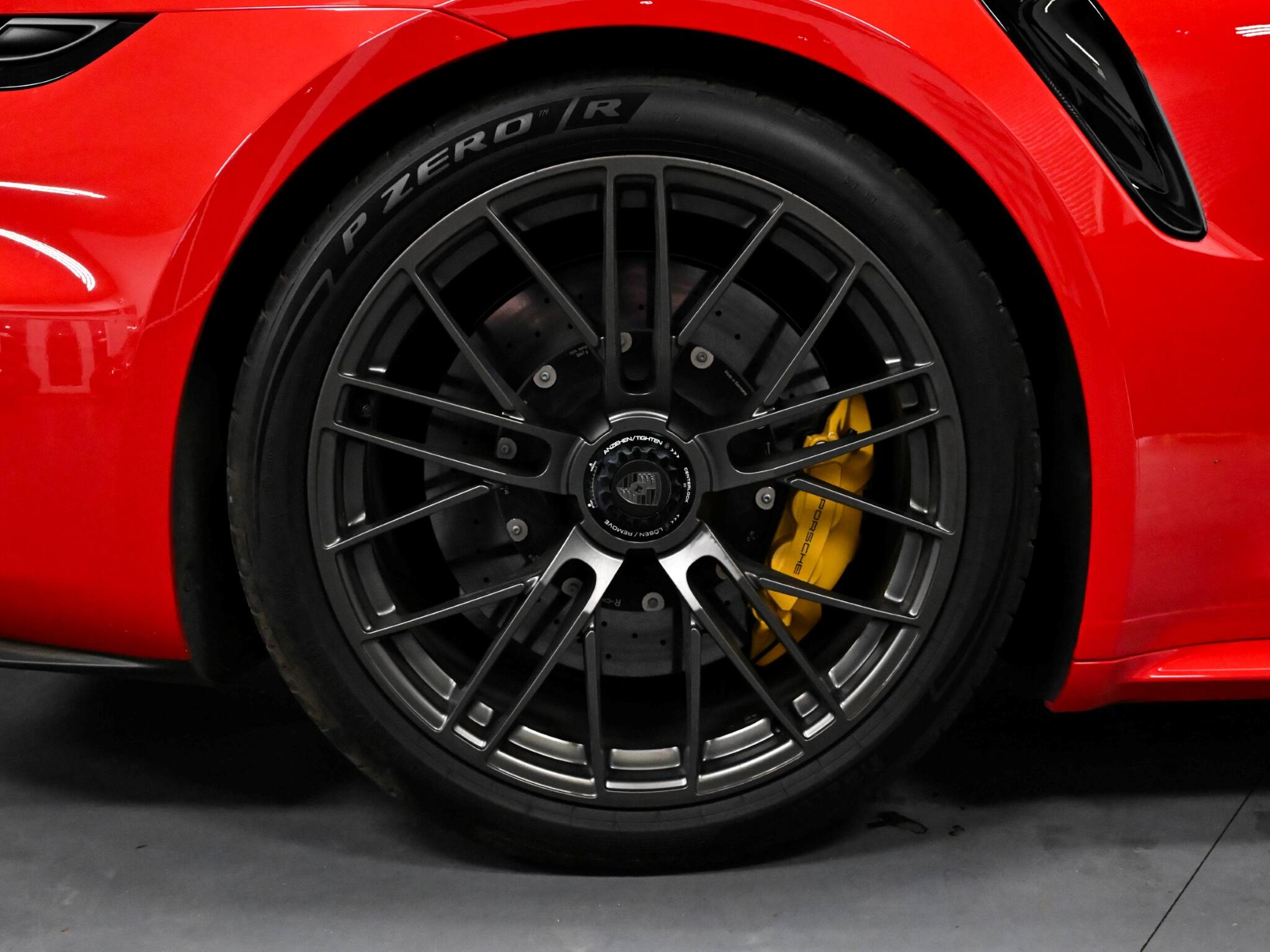 Porsche 911 view 75