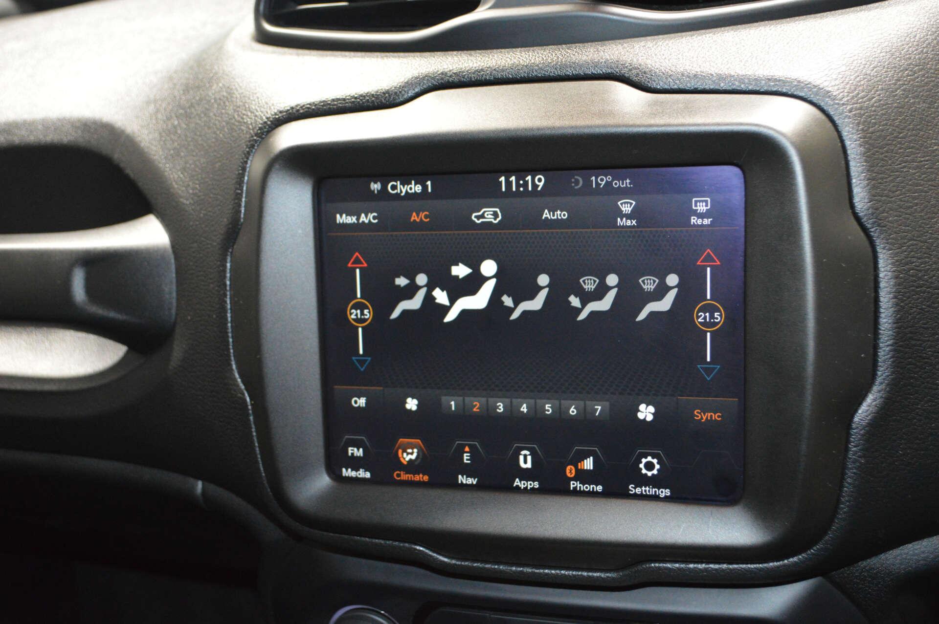 Jeep Renegade view 20