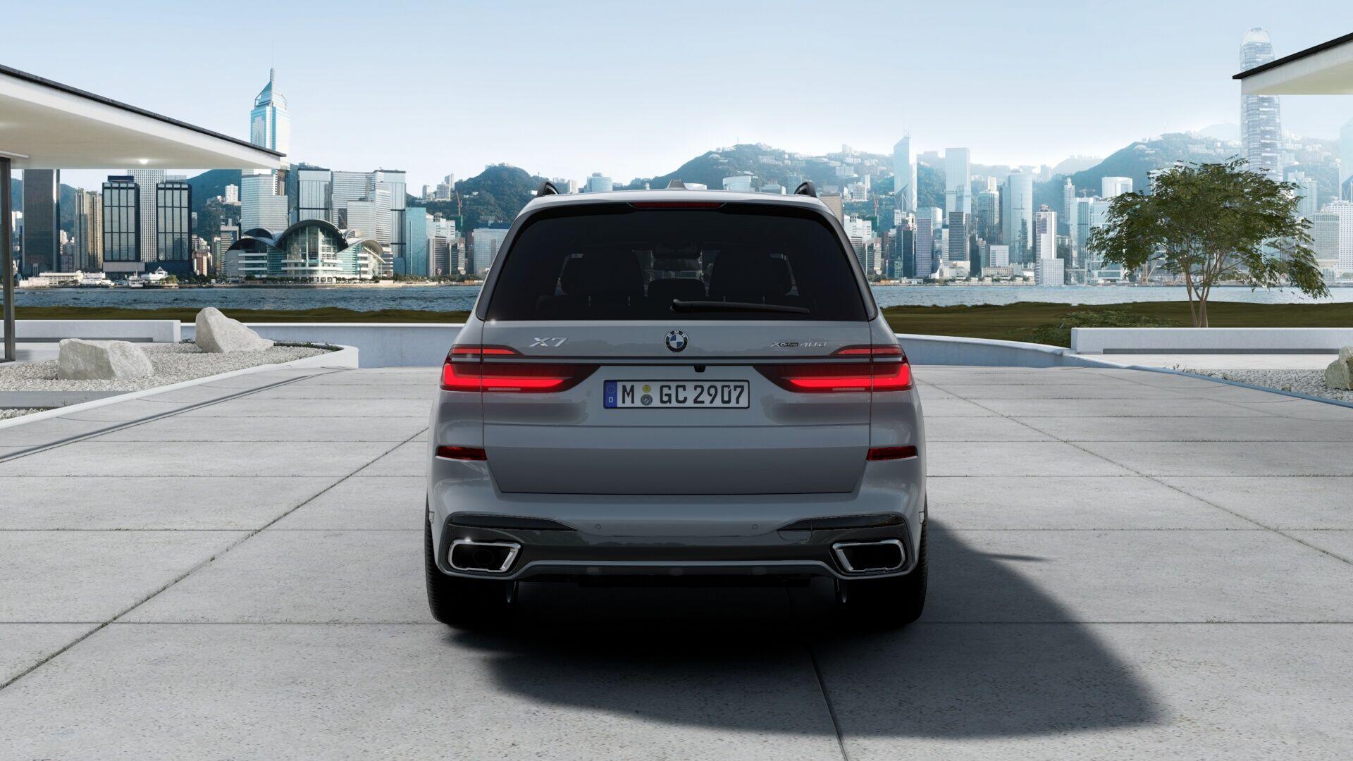 BMW X7 view 5