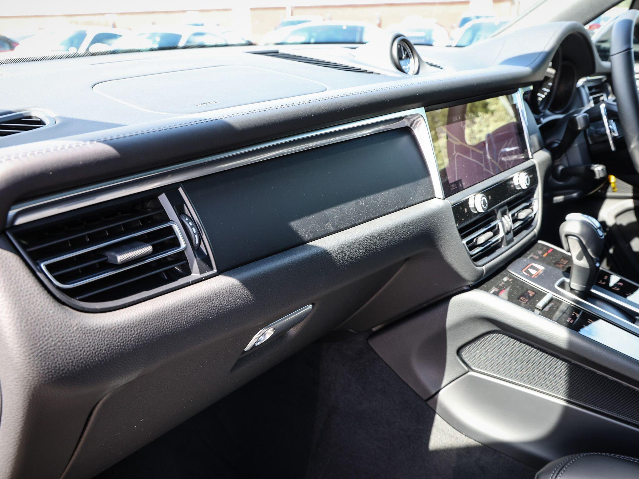 Porsche Macan view 10