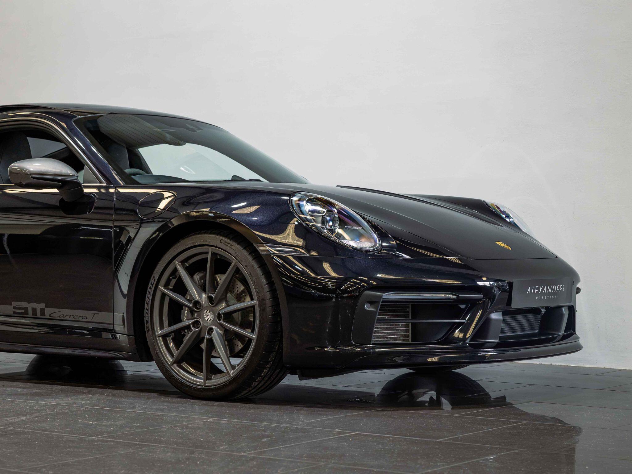 Porsche 911 view 12