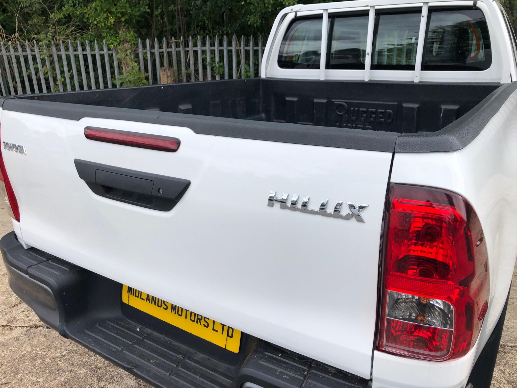 Toyota Hilux view 15