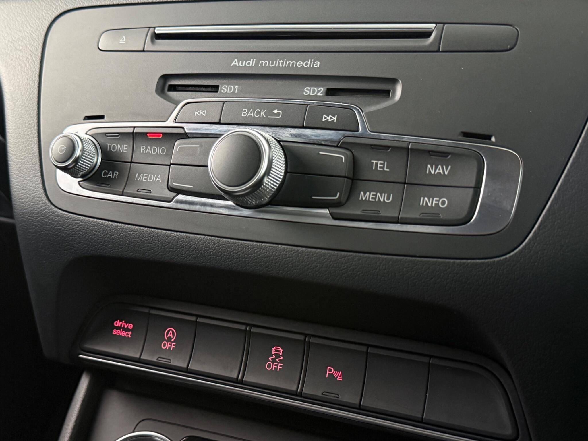 Audi Q3 view 21