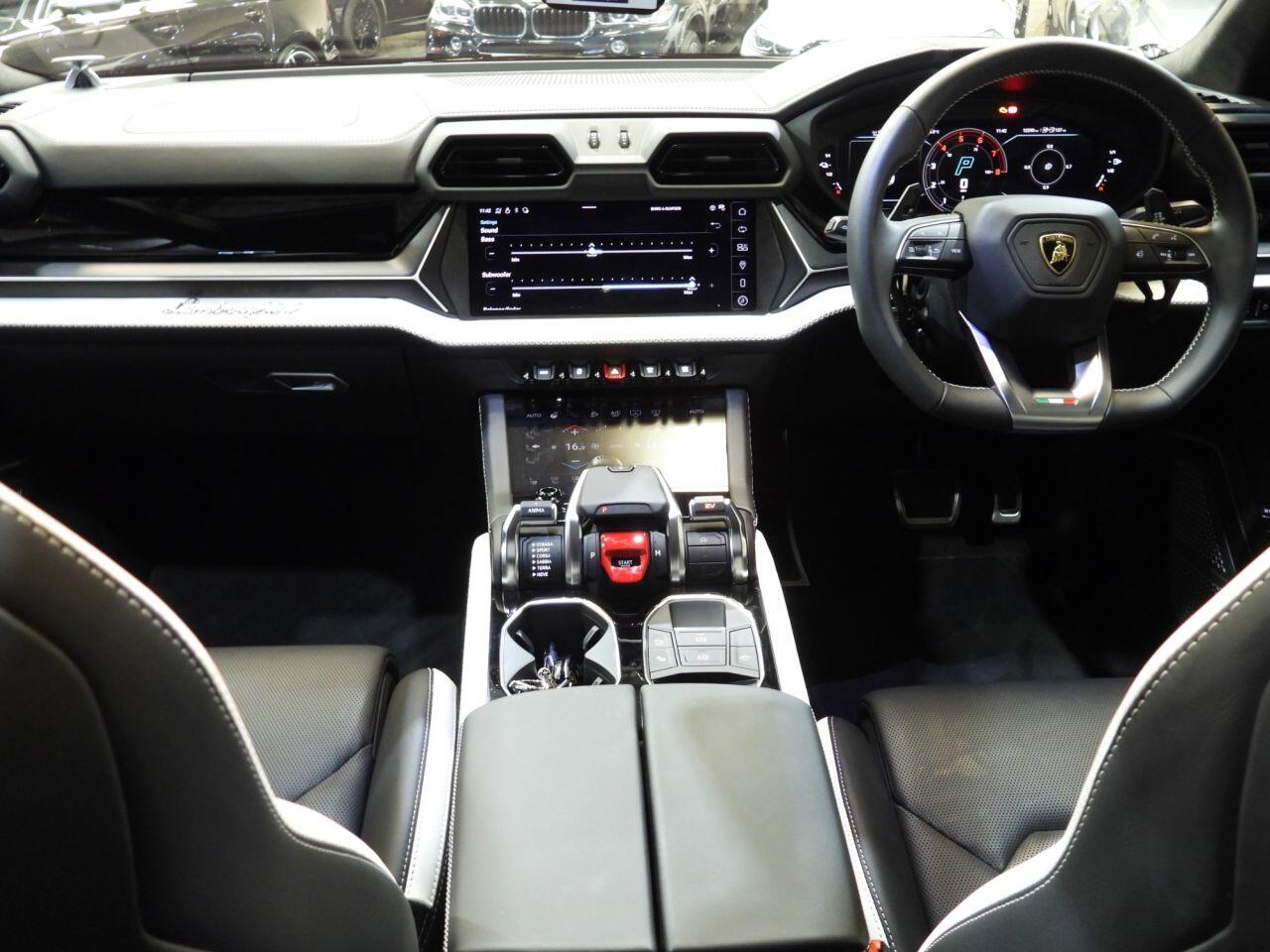 Lamborghini Urus view 17
