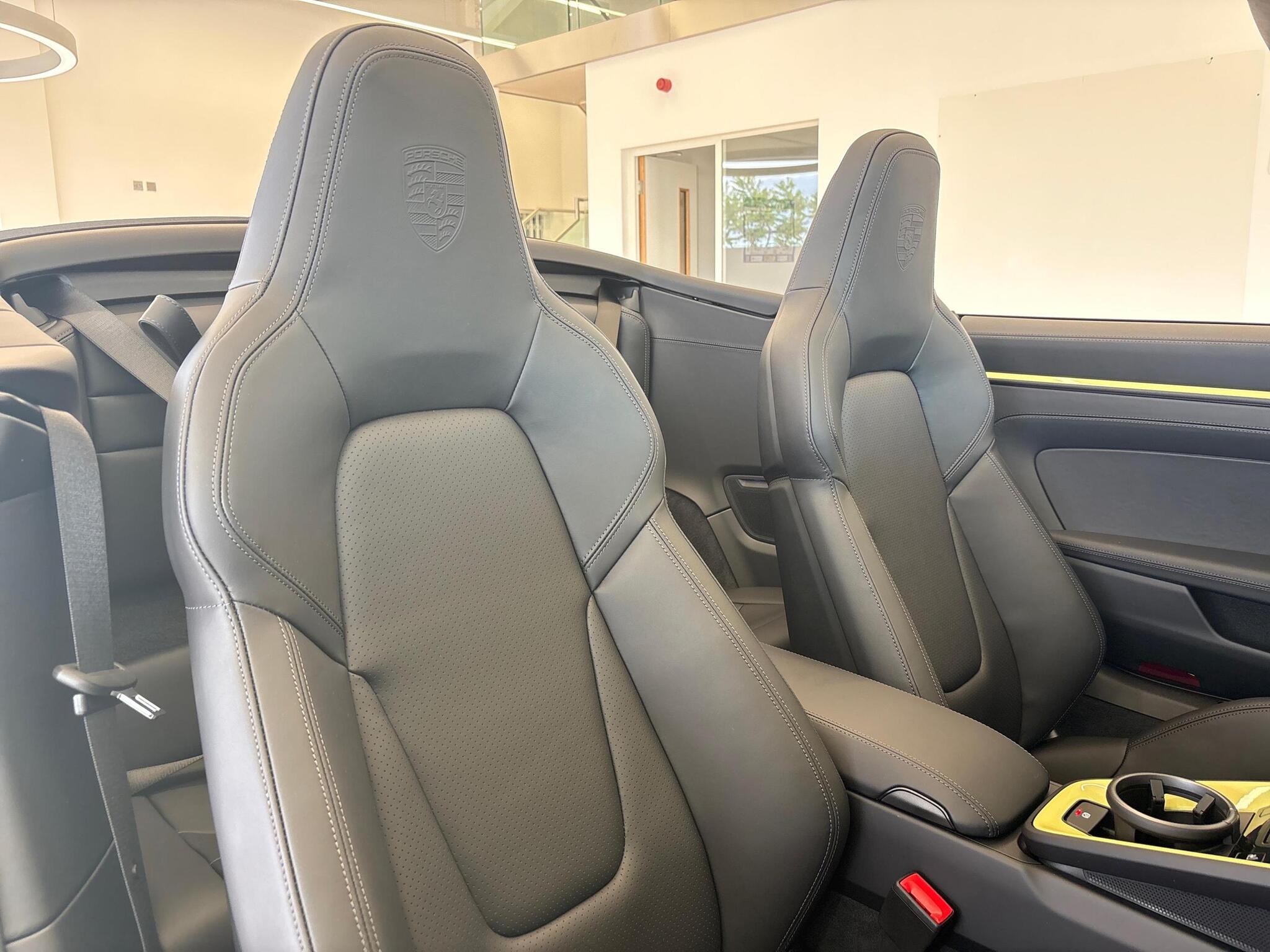 Porsche 911 view 22