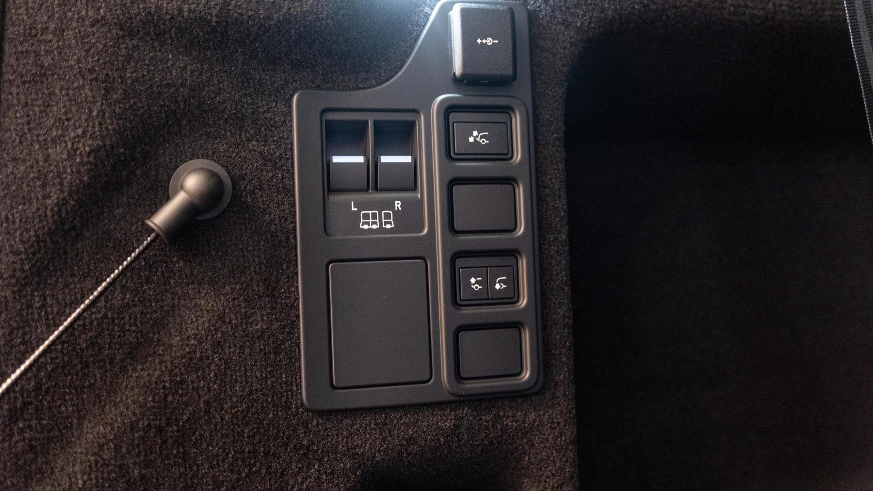 Land Rover Discovery view 70