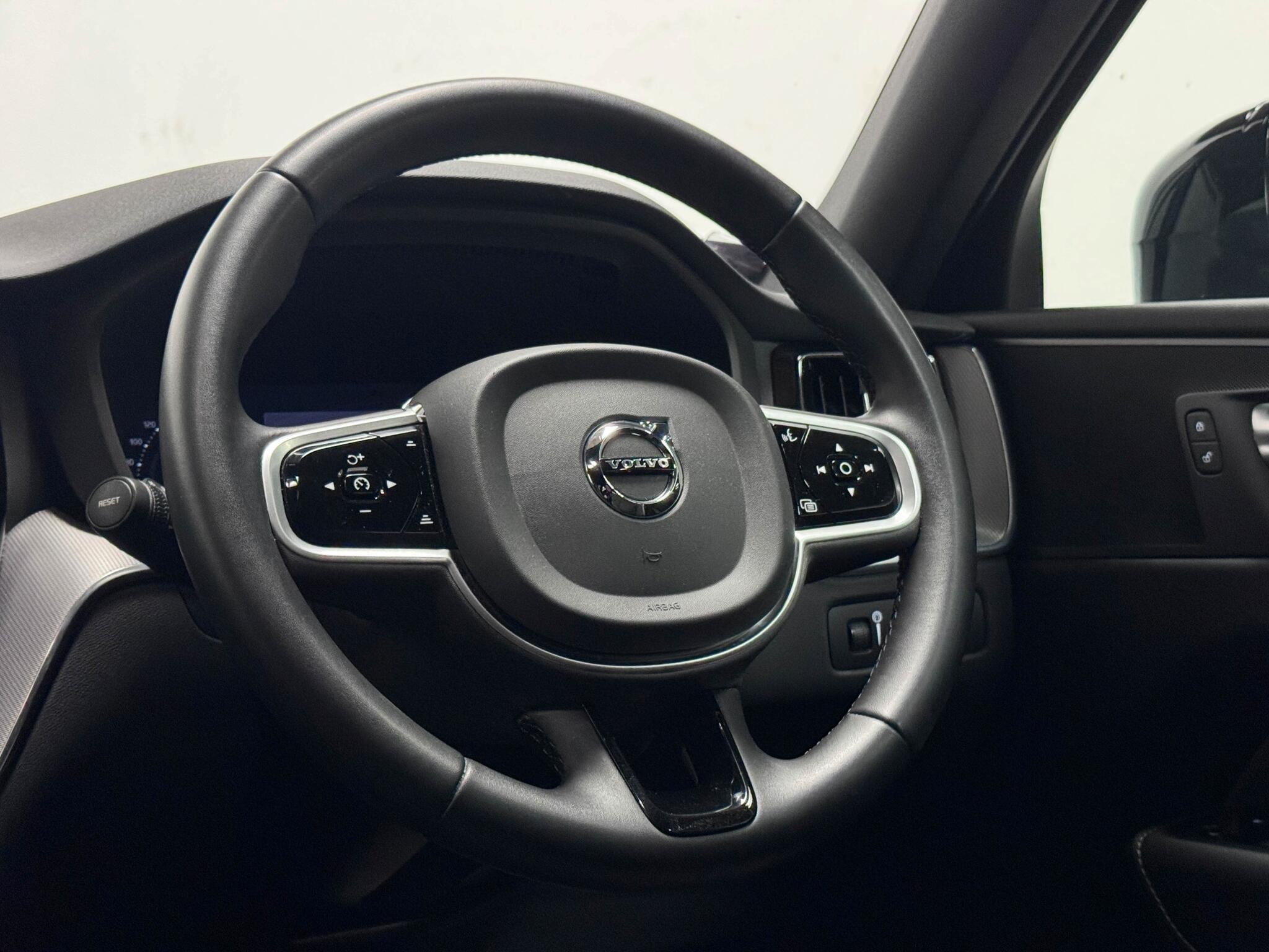 Volvo XC60 view 13