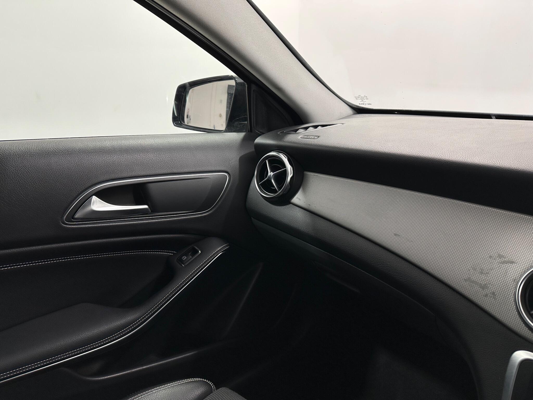 Mercedes-Benz Gla view 27