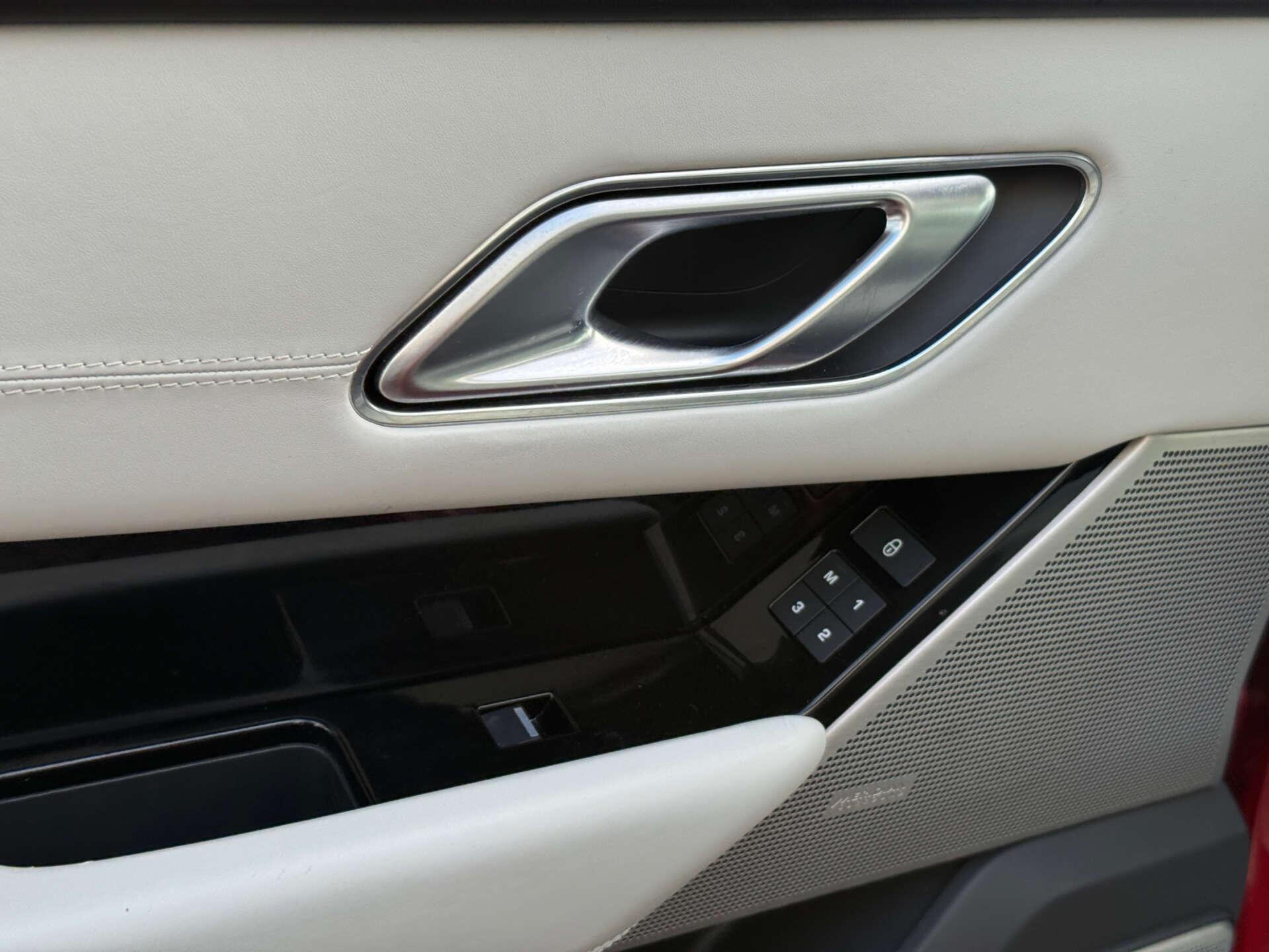 Land Rover Range Rover Velar view 44