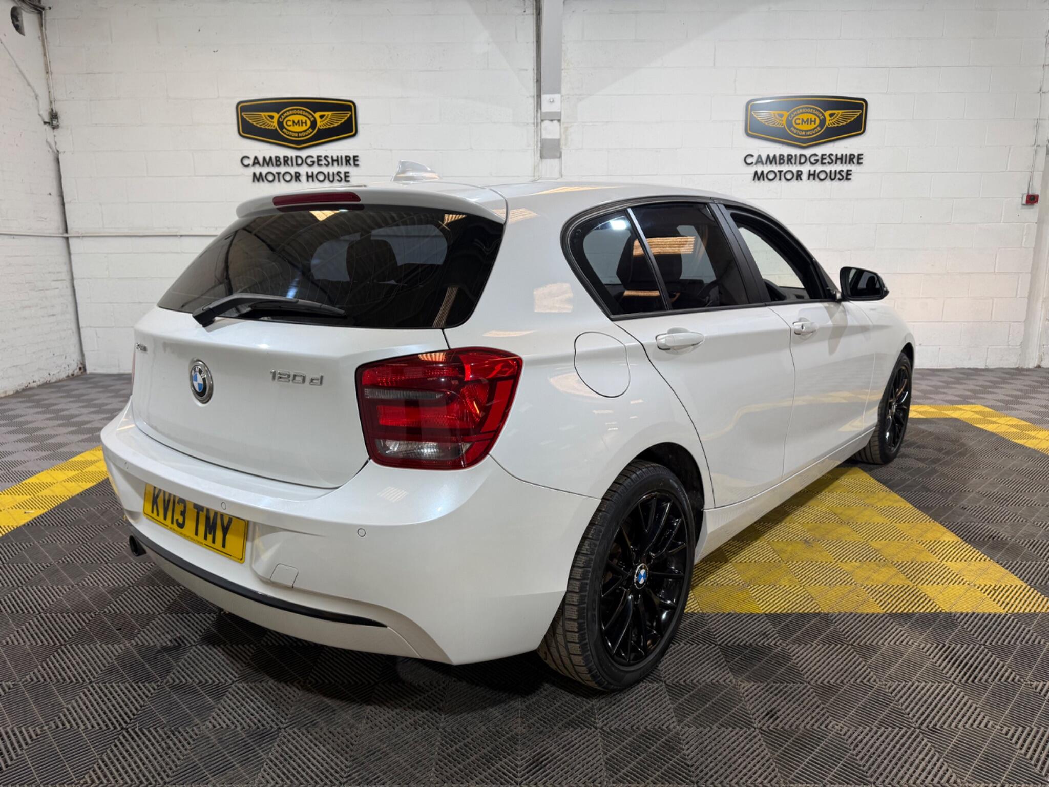 BMW 1 Series view 16