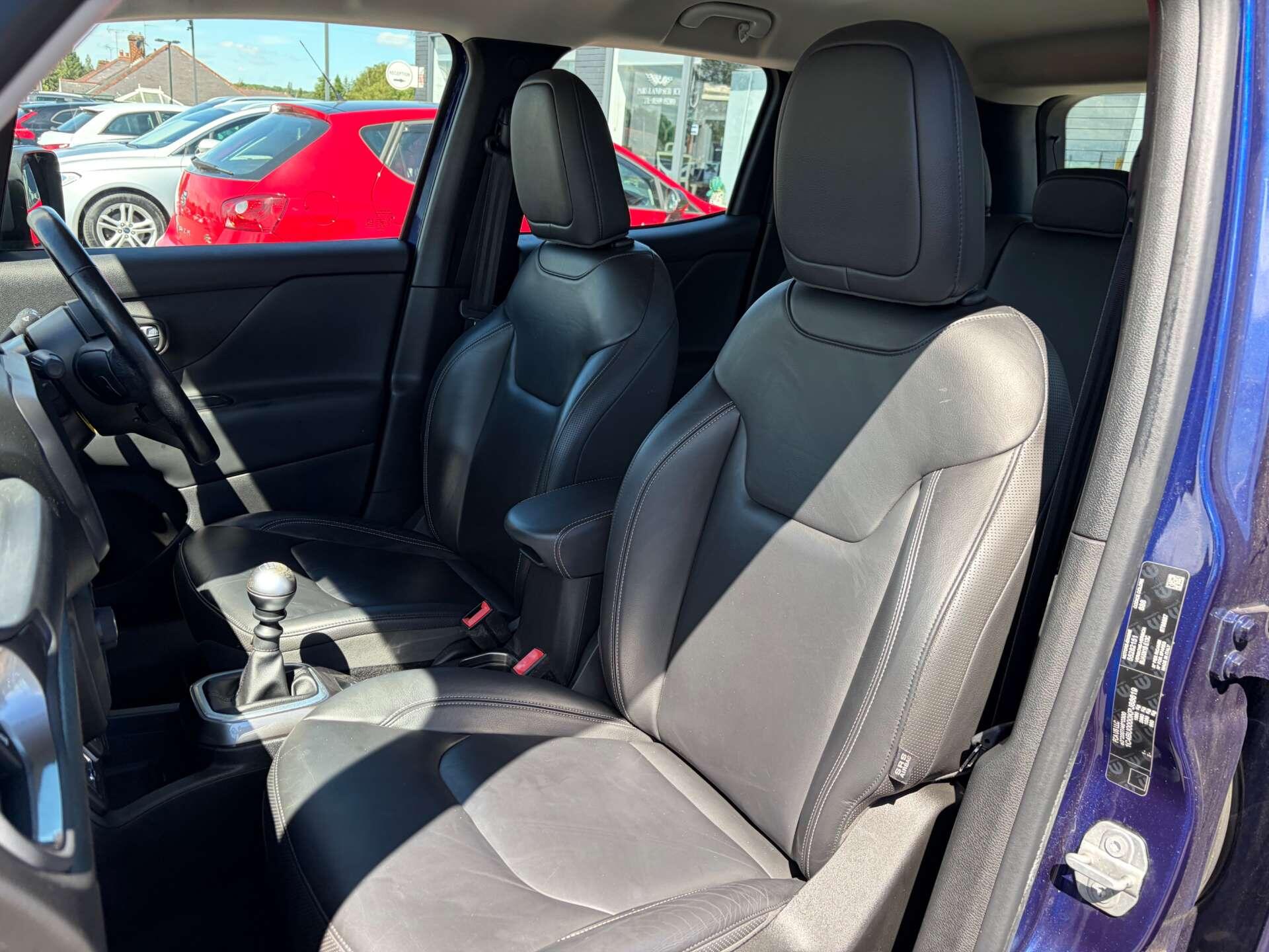 Jeep Renegade view 15