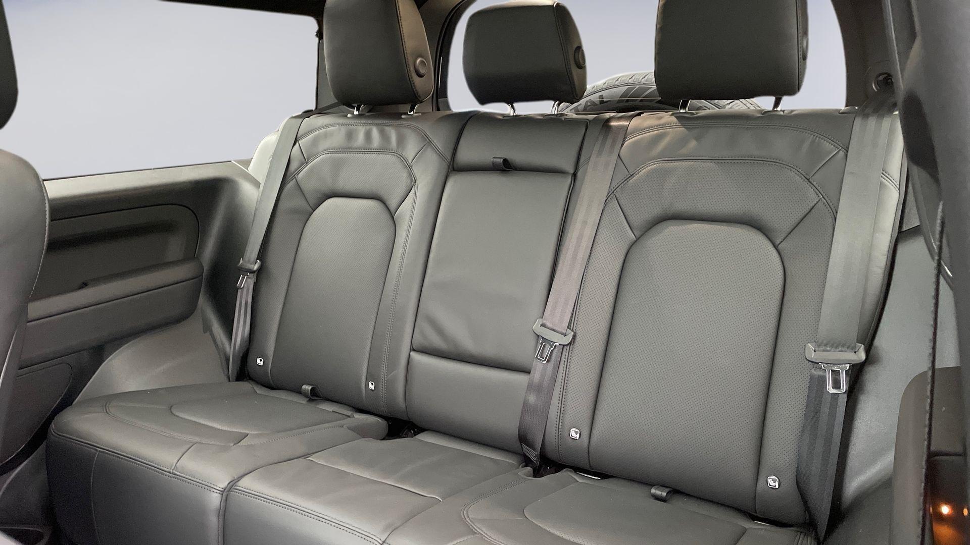 Land Rover Defender view 4
