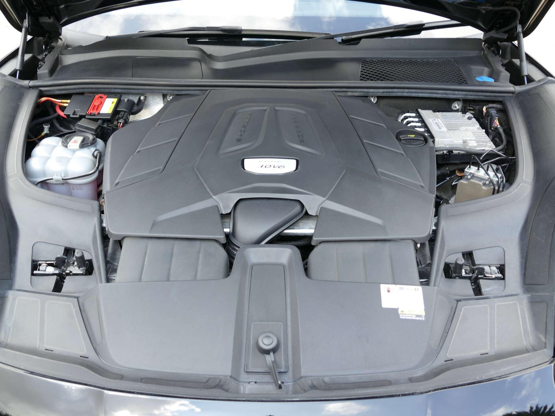 Porsche Cayenne view 55