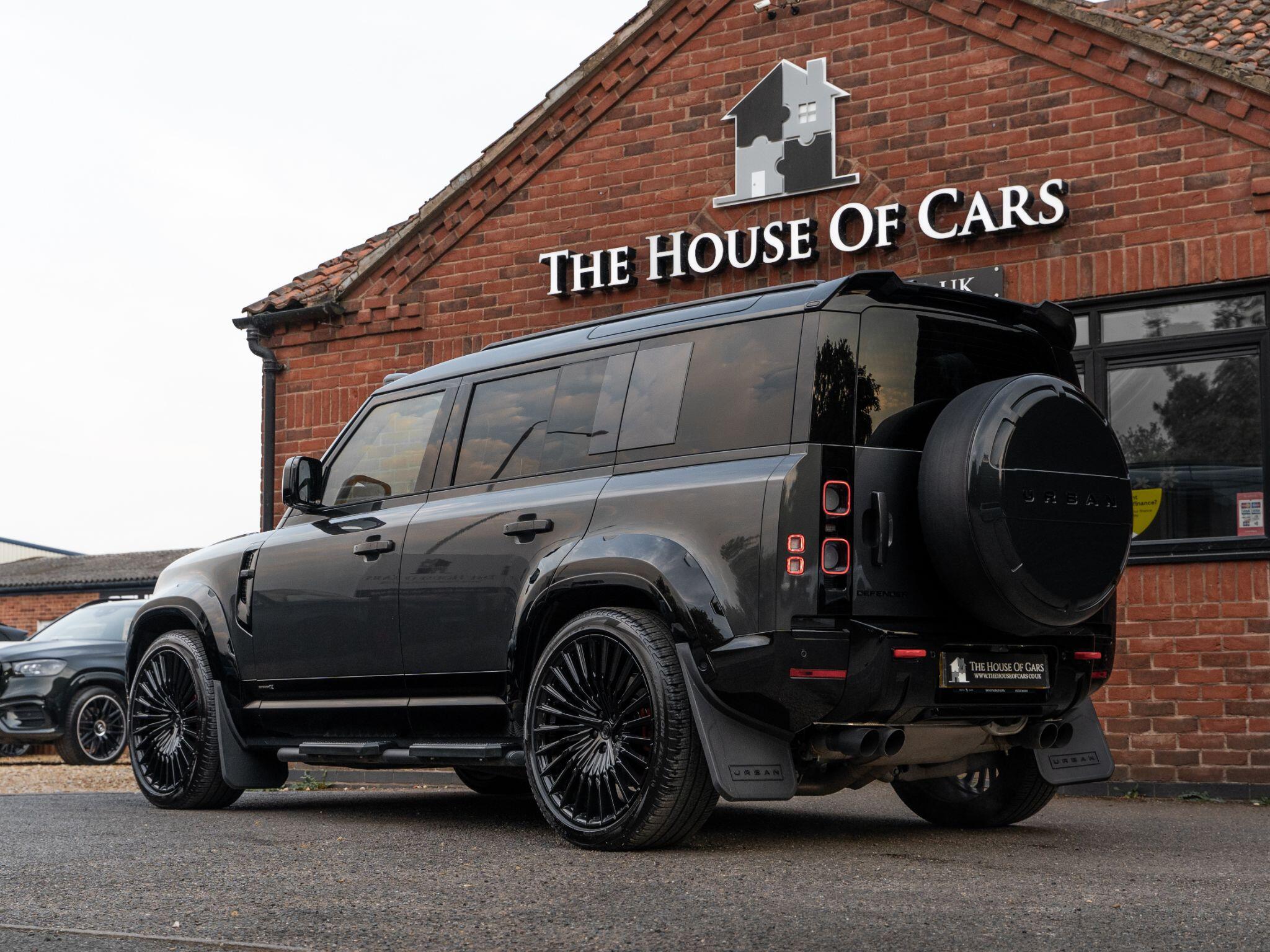 Land Rover Defender 110 view 4