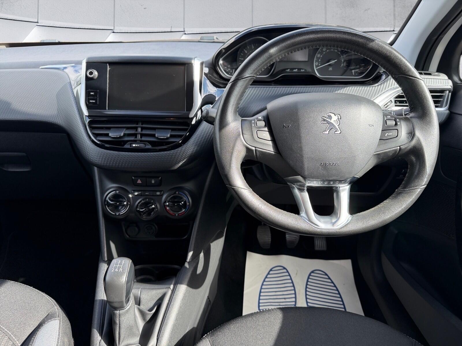 Peugeot 208 view 32
