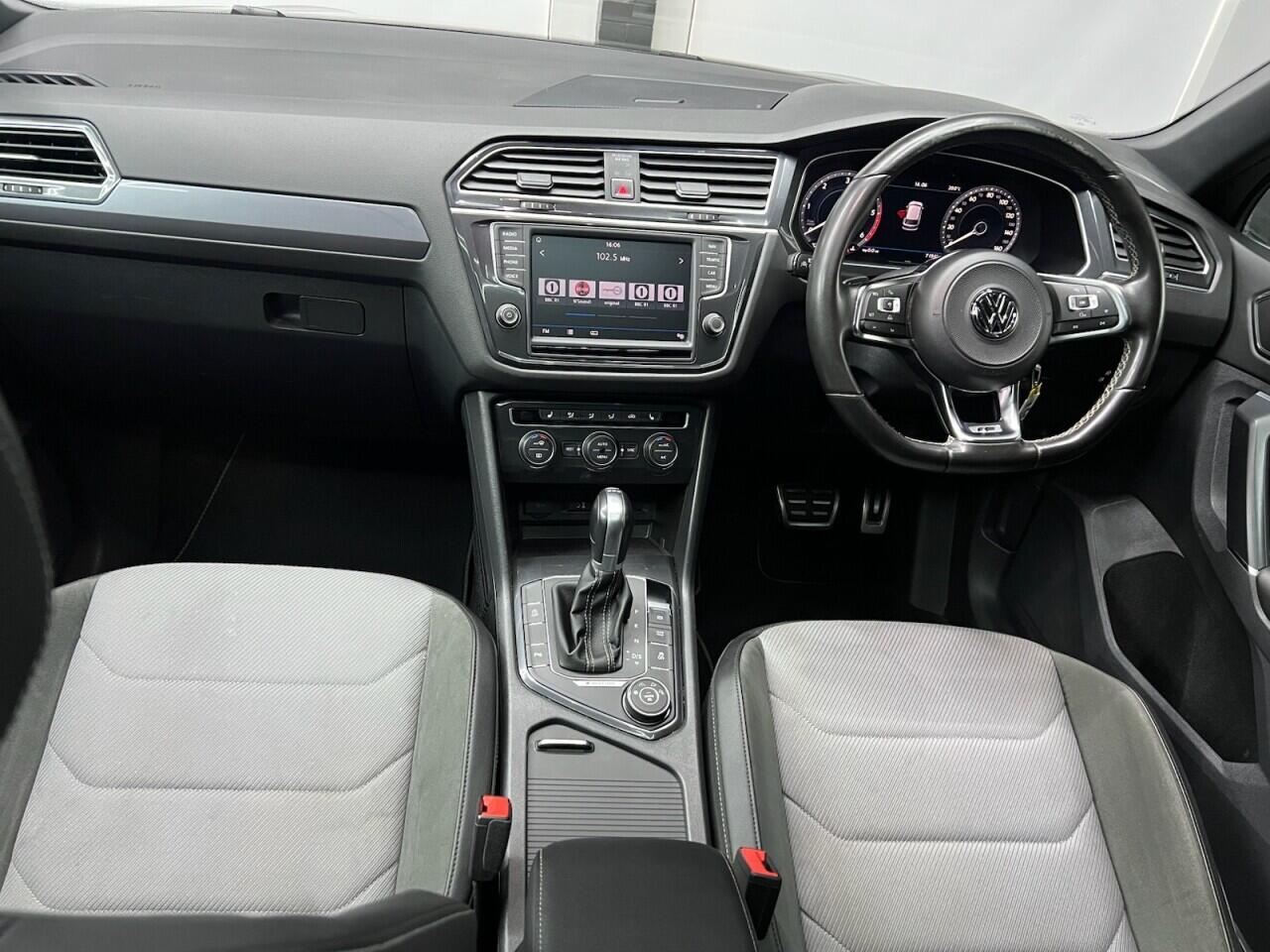 Volkswagen Tiguan view 2