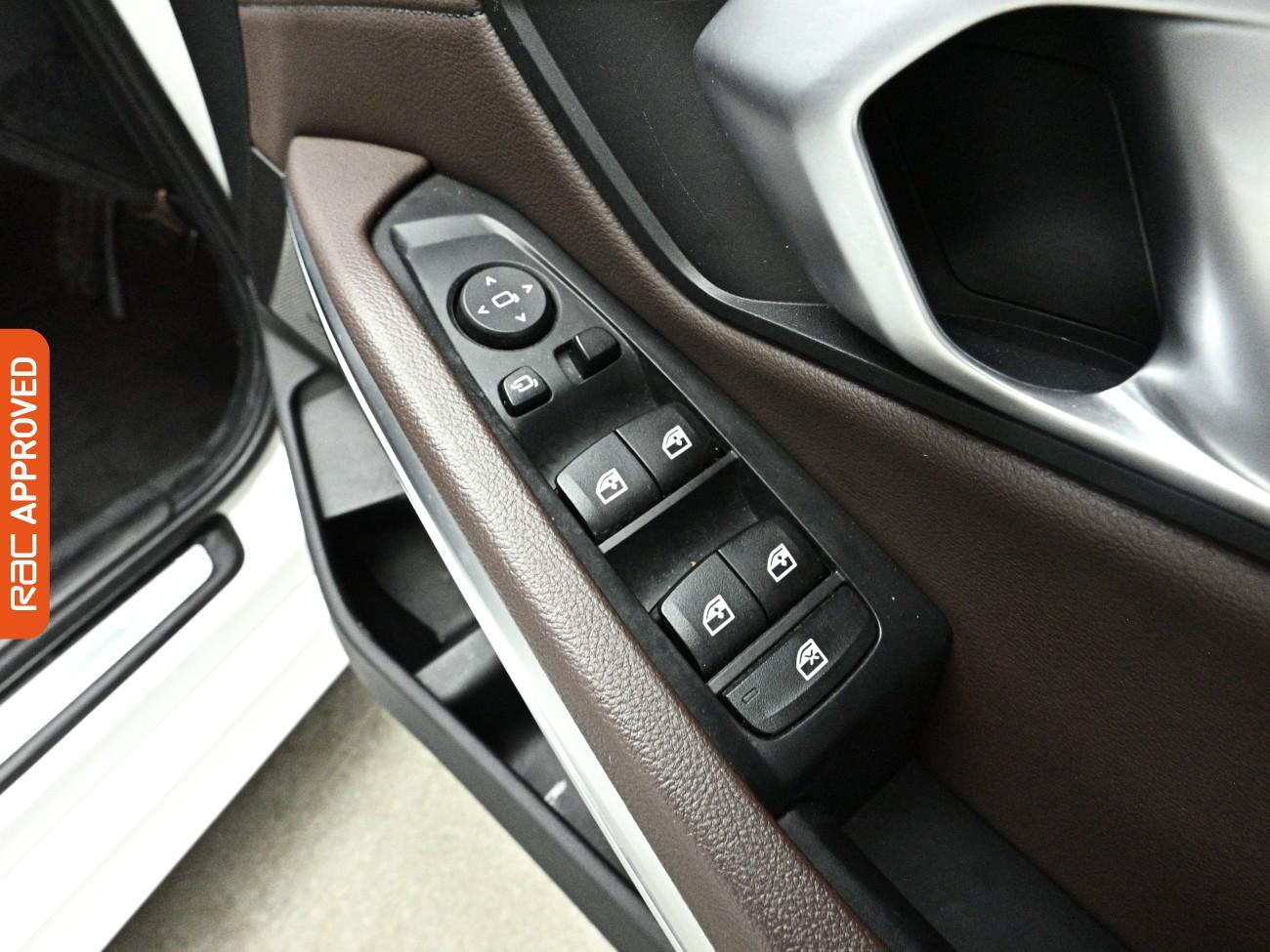 BMW 3 Series view 26
