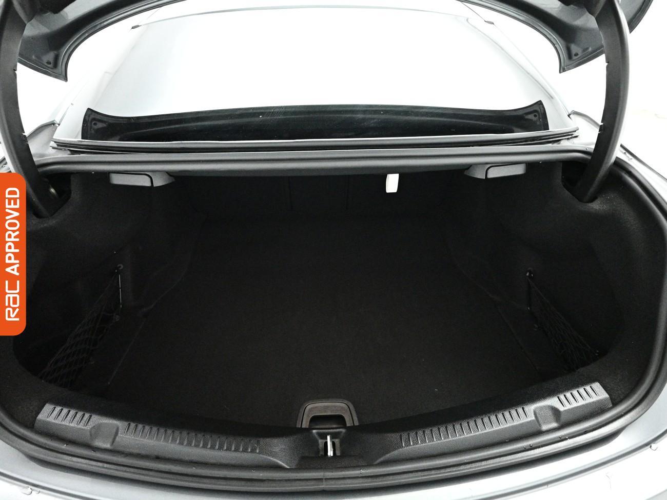 Mercedes-Benz E-Class view 28