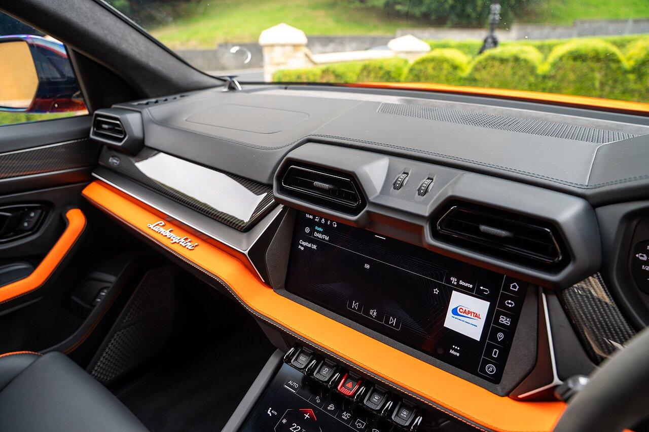 Lamborghini Urus view 56