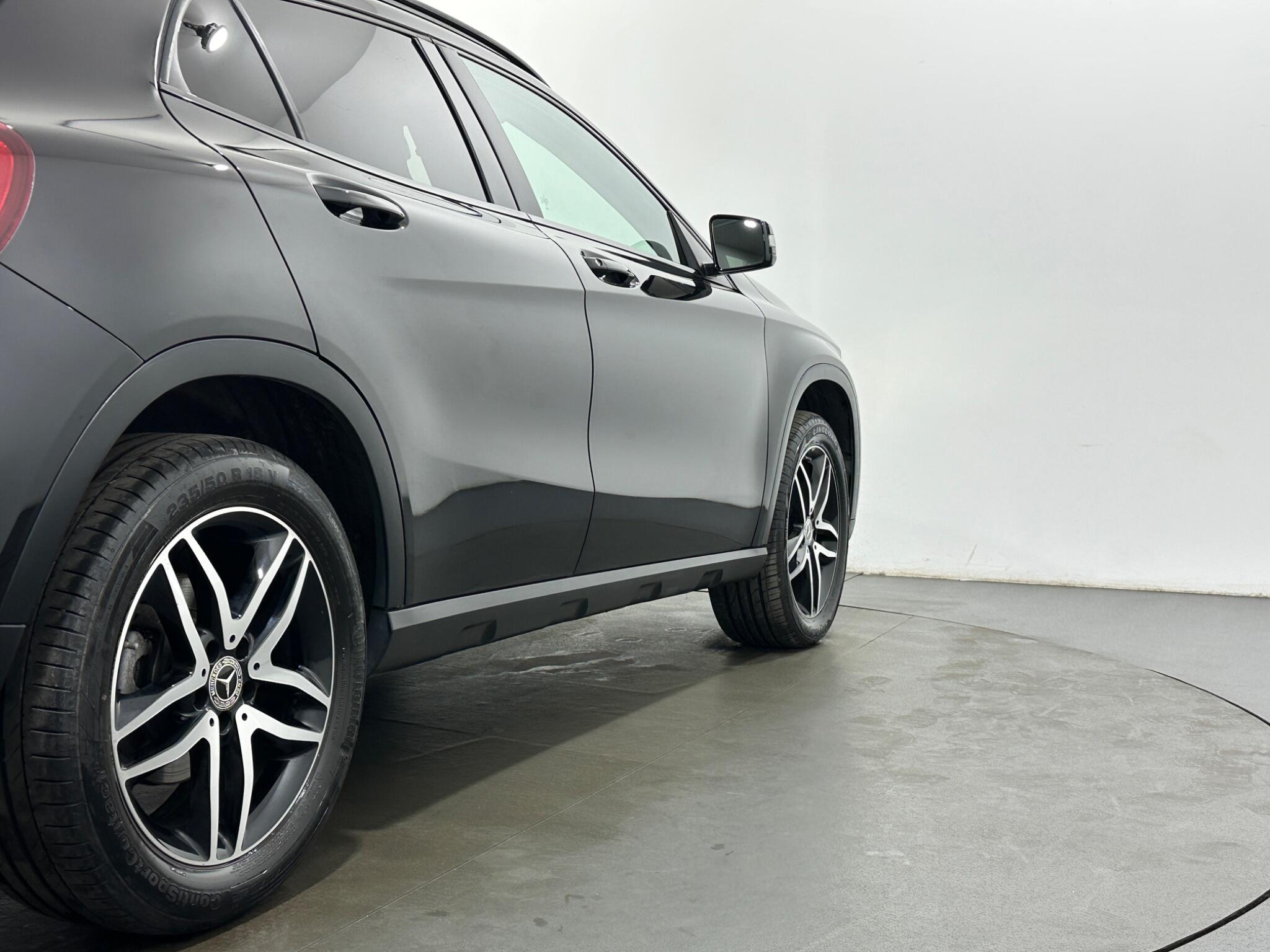 Mercedes-Benz Gla view 48