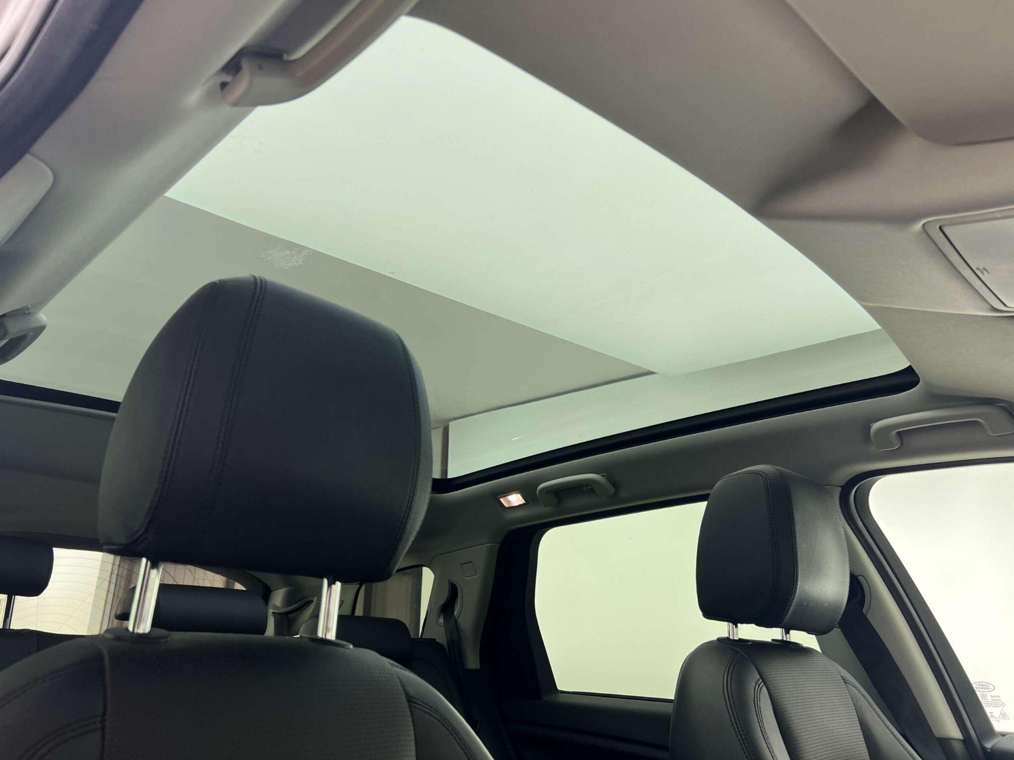 Land Rover Discovery Sport view 13