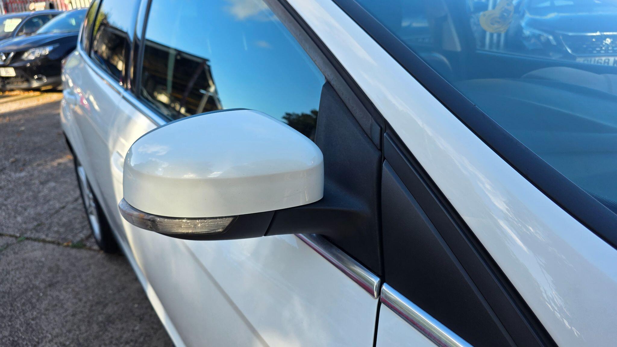 Ford Focus view 15
