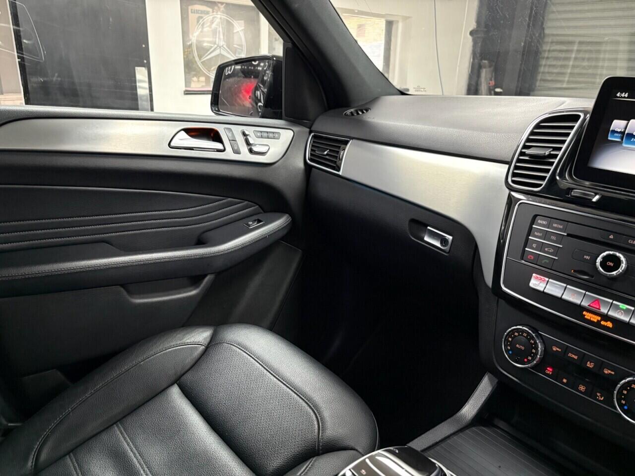 Mercedes-Benz Gle view 31