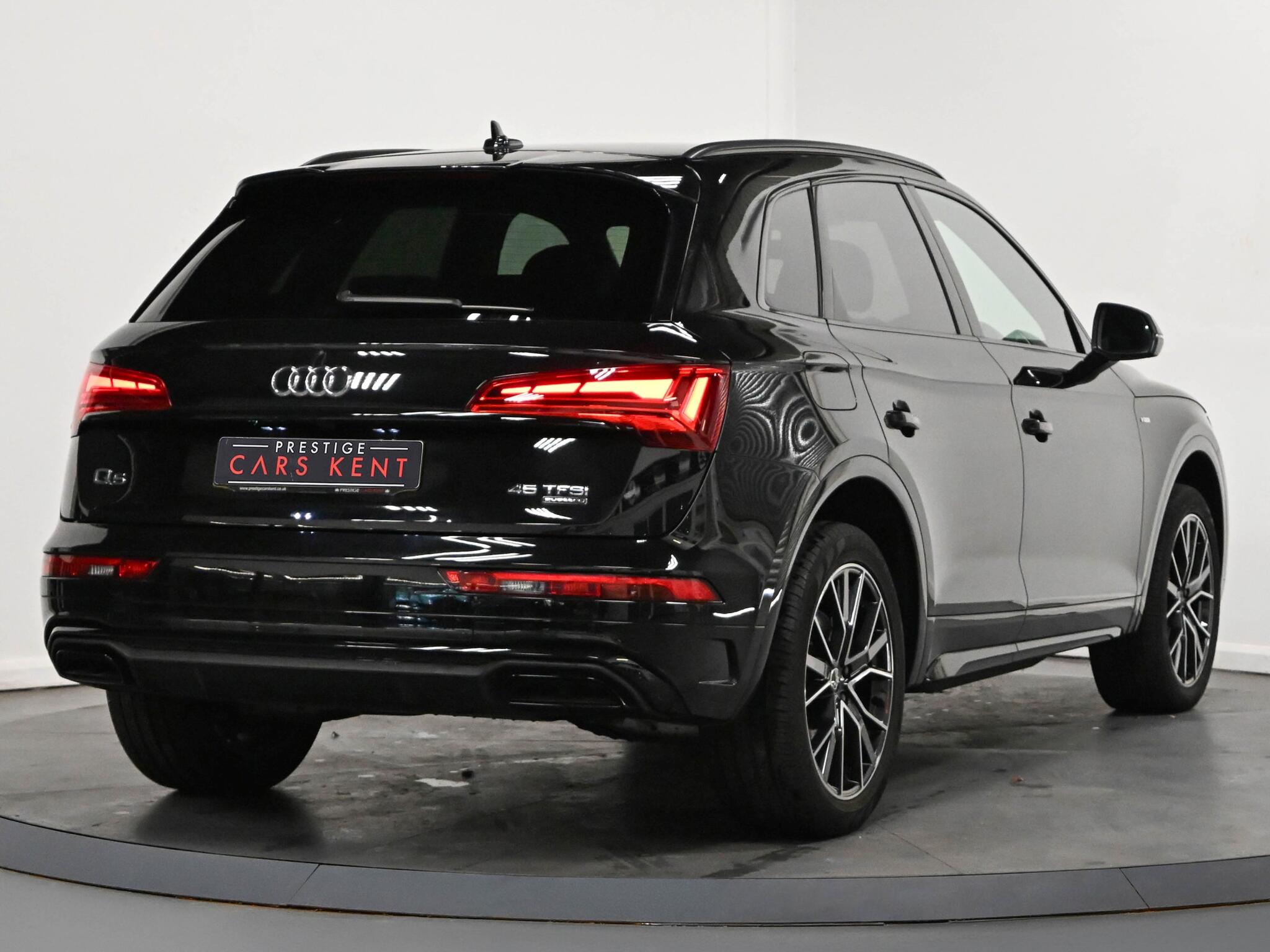 Audi Q5 view 26