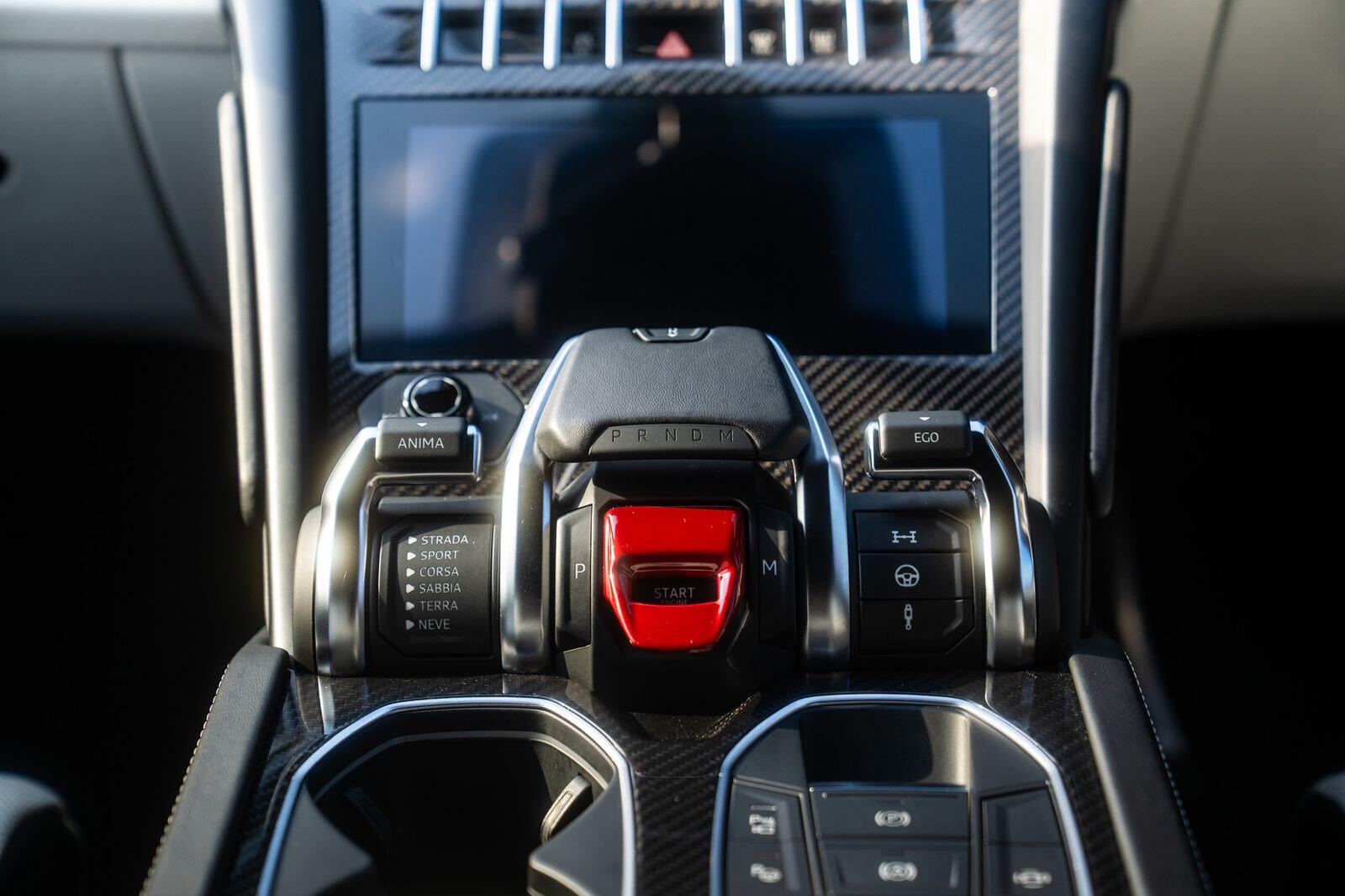 Lamborghini Urus view 45