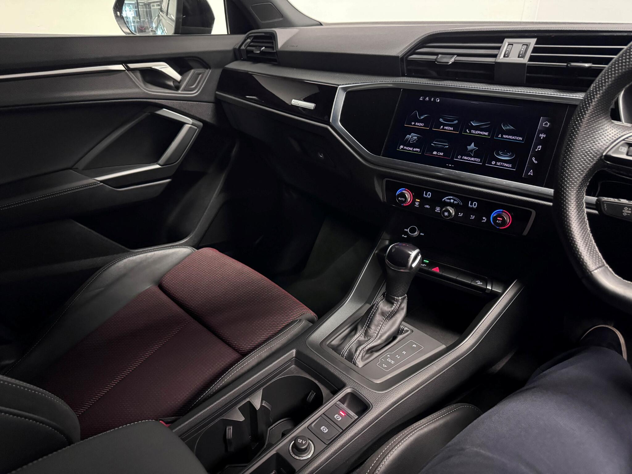 Audi Q3 view 34