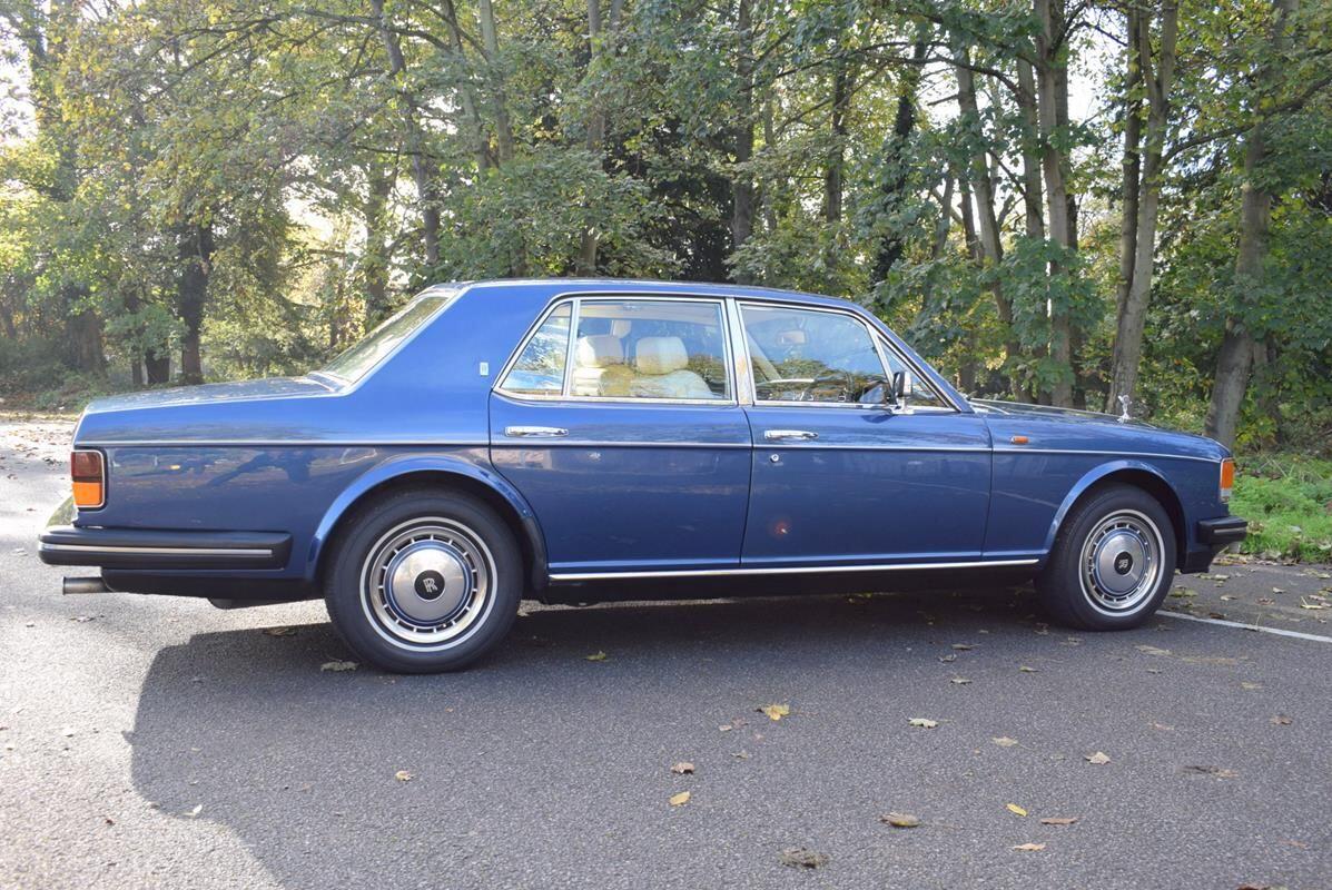 Rolls-Royce Silver Spirit view 33