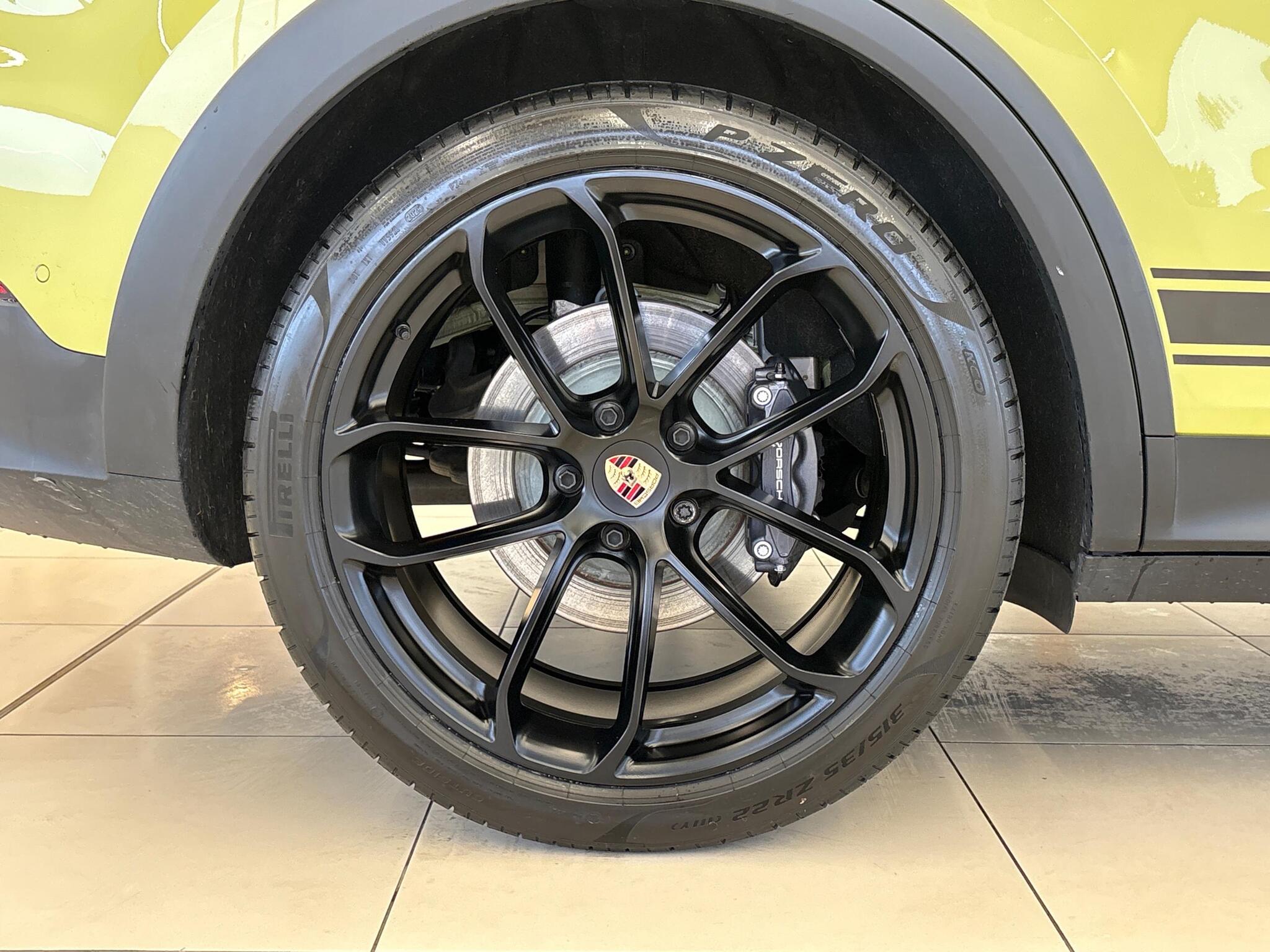 Porsche Cayenne view 25