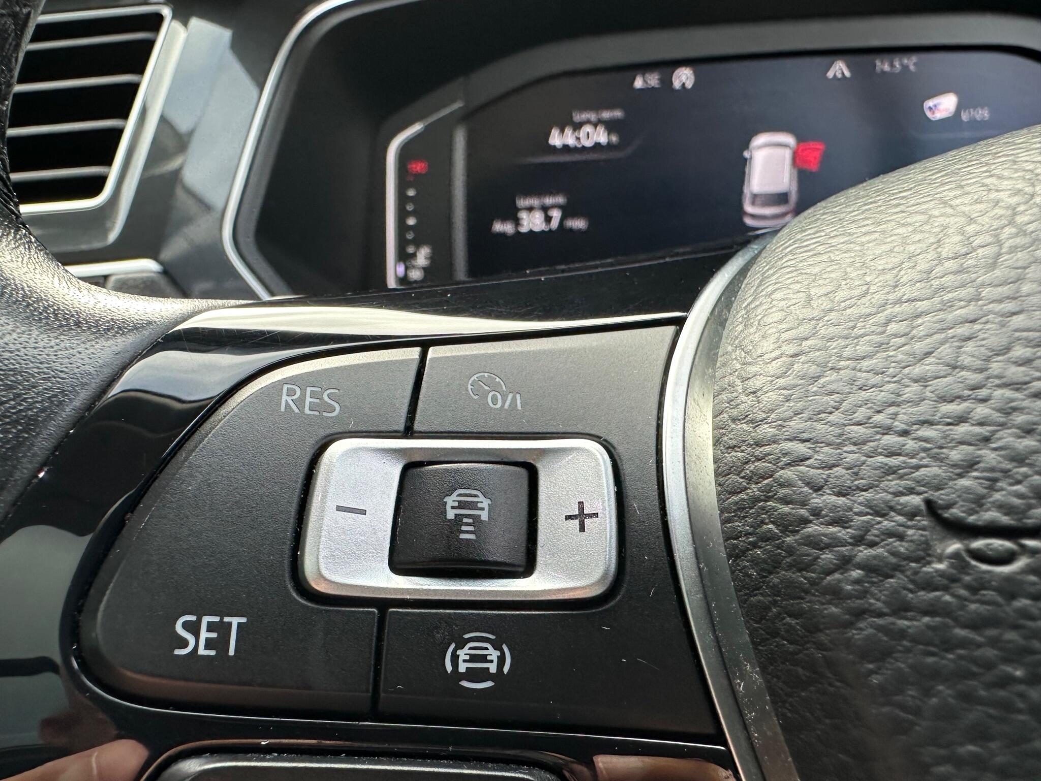 Volkswagen Tiguan view 12