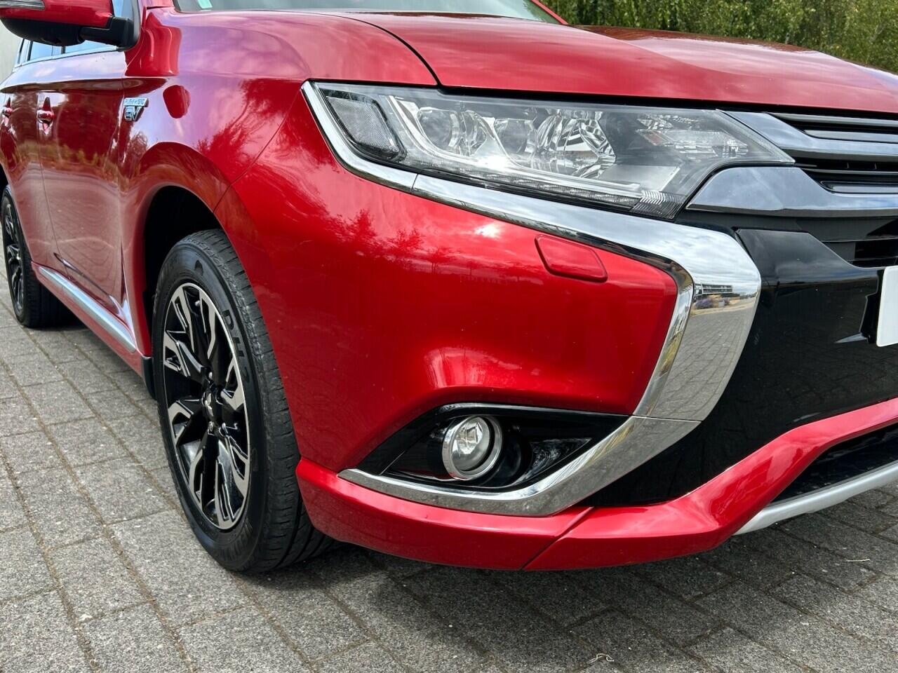 Mitsubishi Outlander view 16