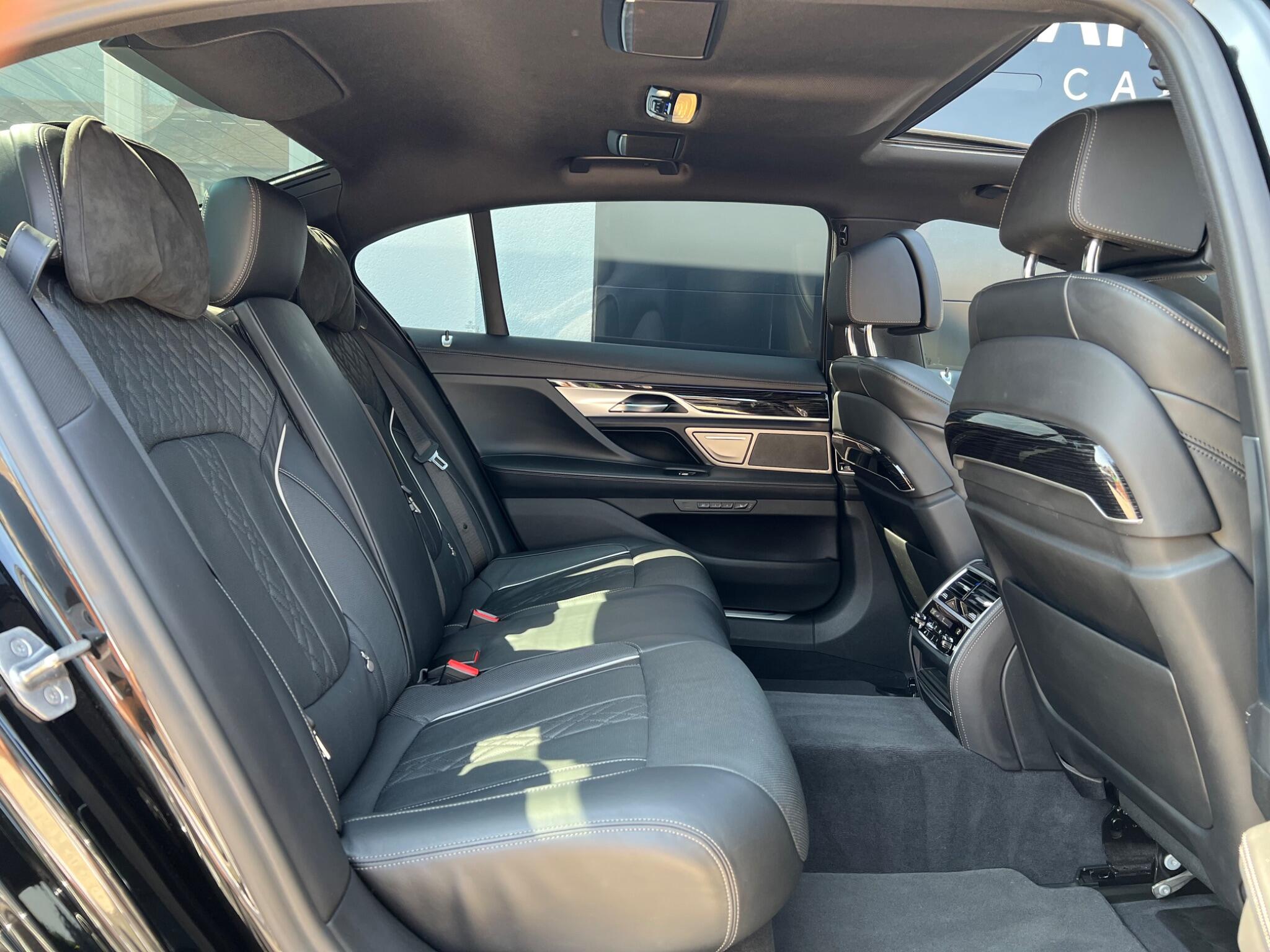 BMW 7 Series view 15