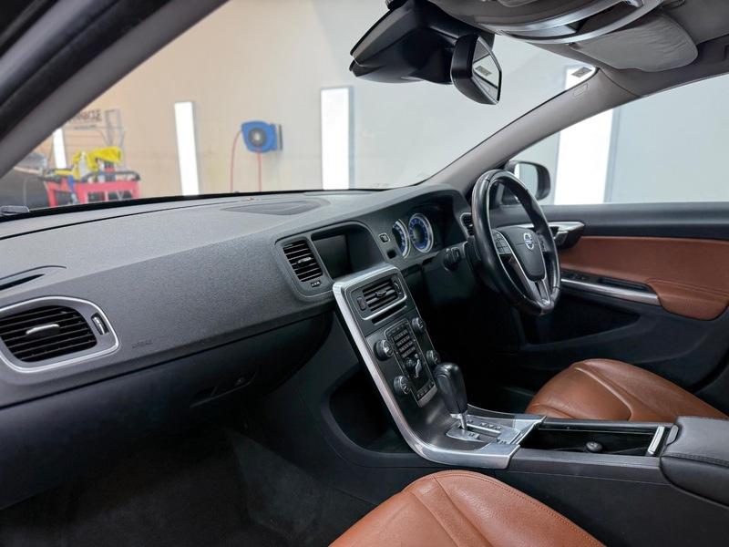 2011 Volvo V60 image 17