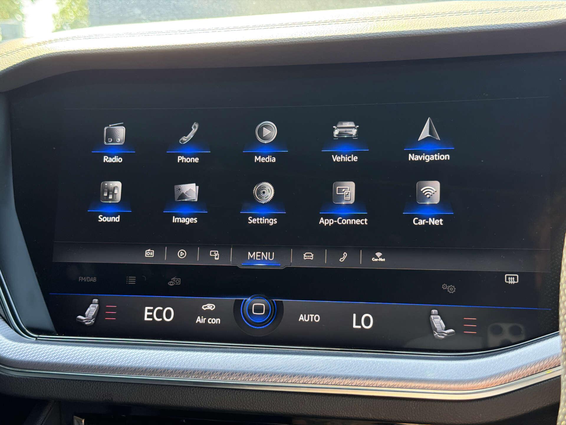 Volkswagen Touareg view 17