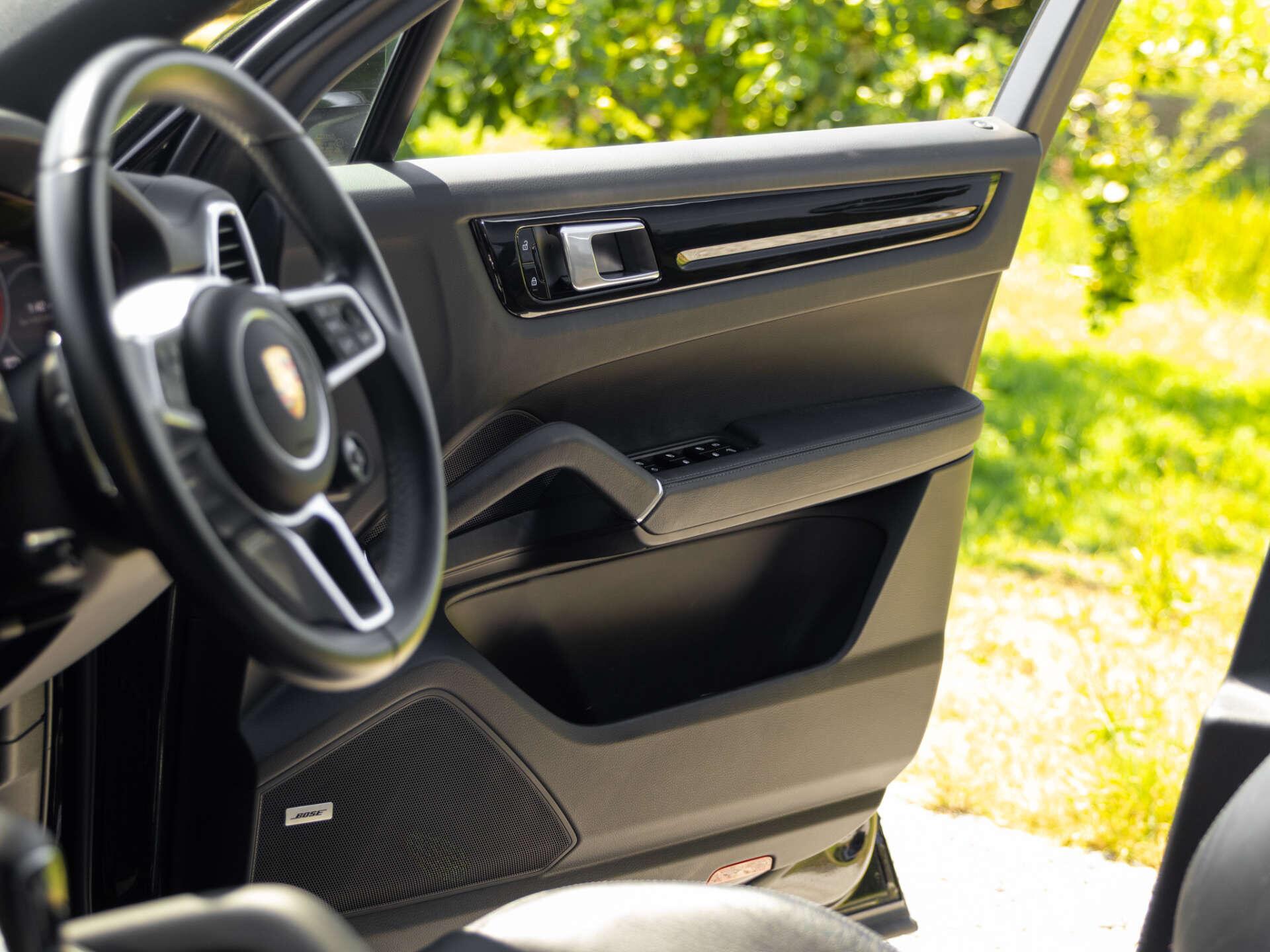 Porsche Cayenne view 11