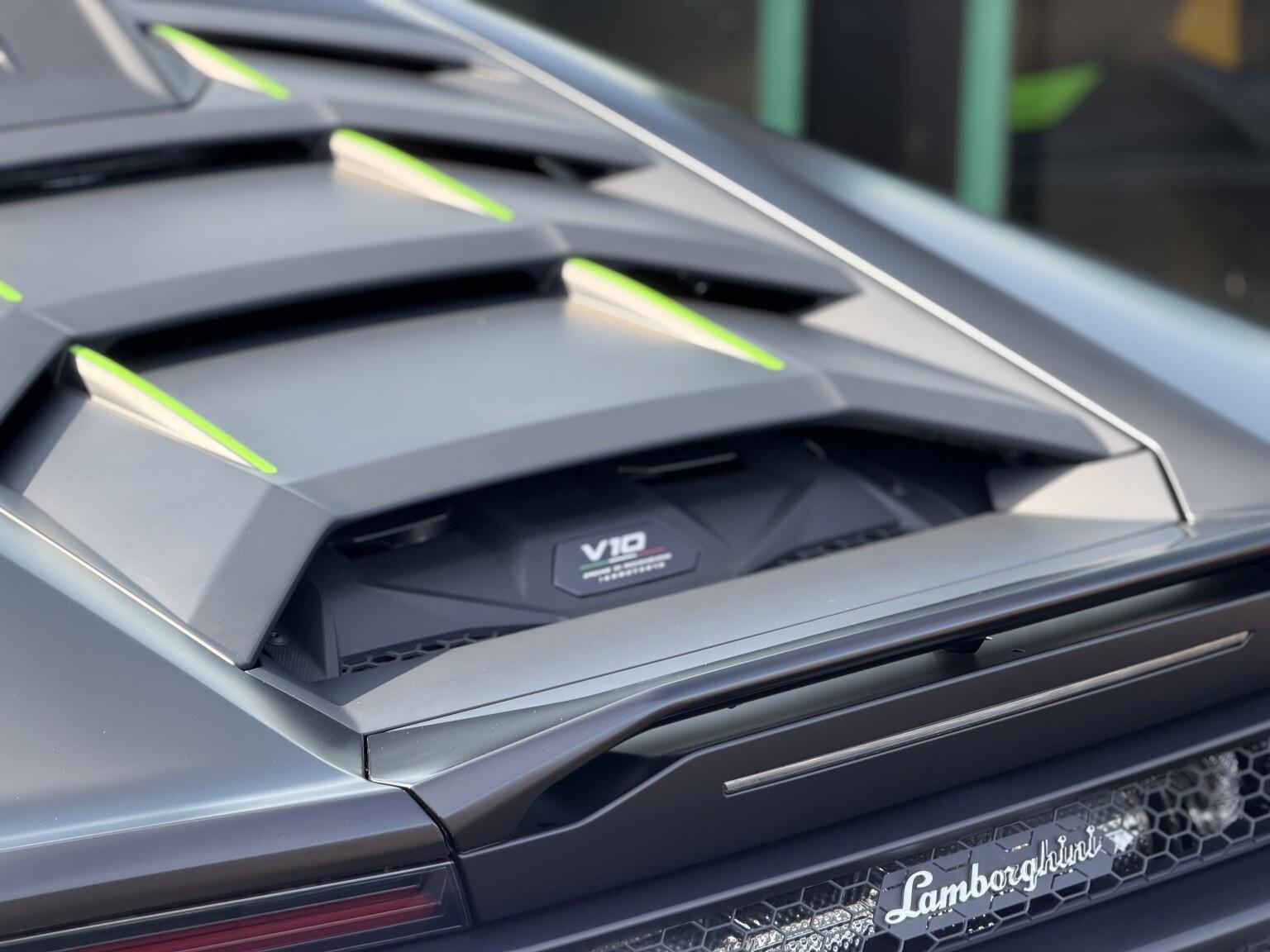 Lamborghini Huracan view 33