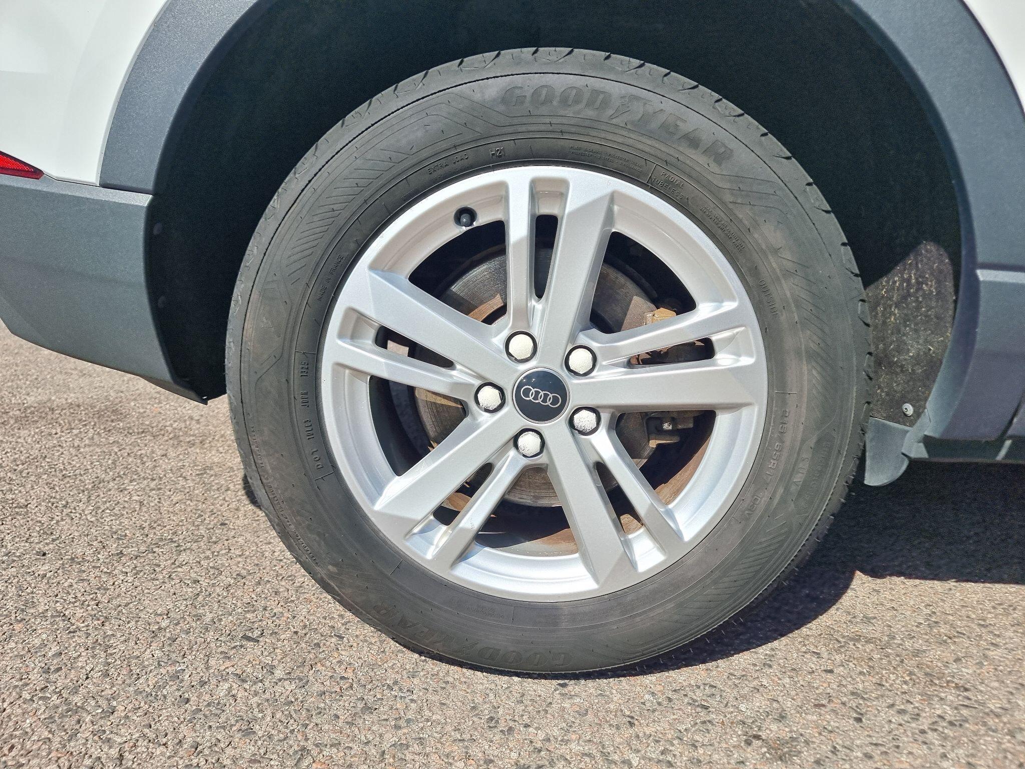 Audi Q3 view 23