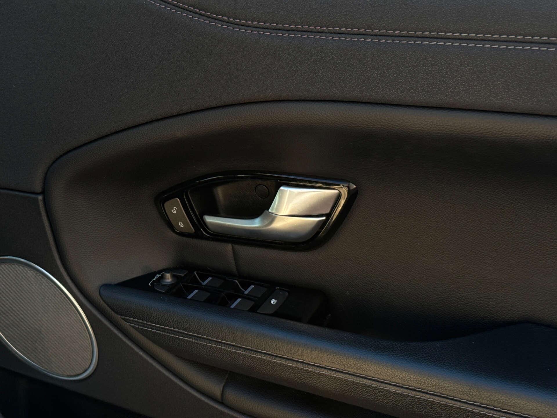 Land Rover Range Rover Evoque view 28