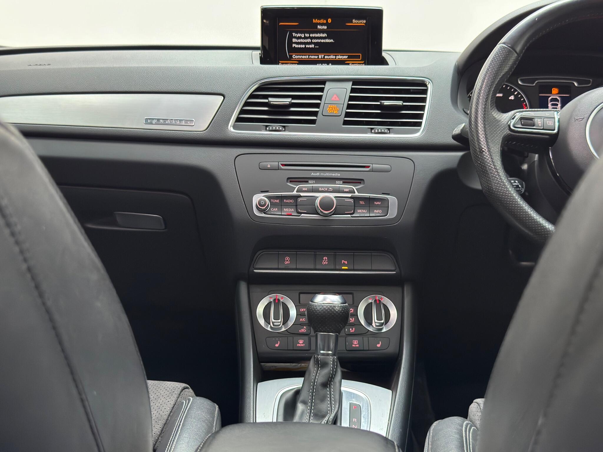 Audi Q3 view 43